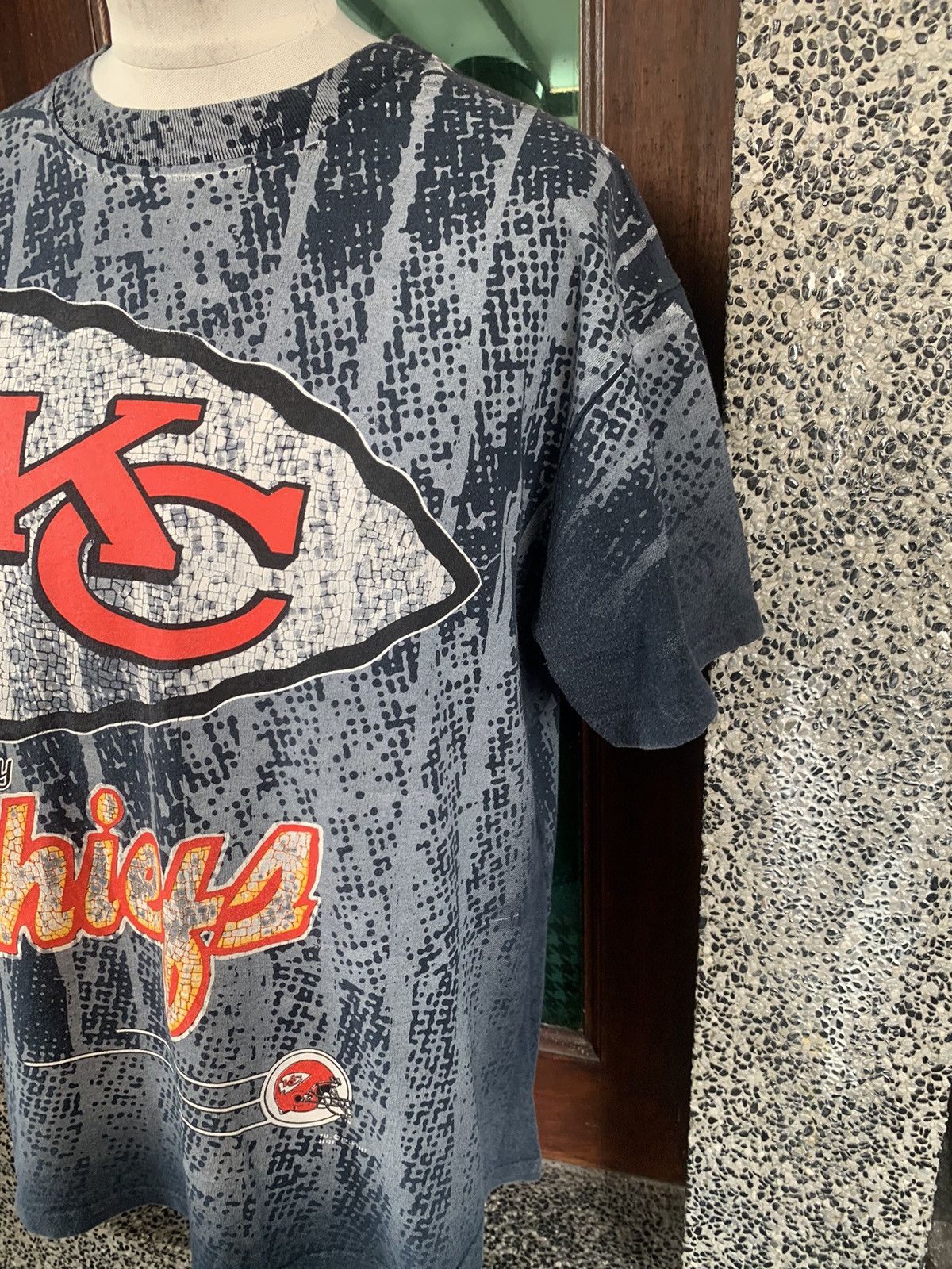 NFL × Vintage Vintage 90s Kansas City Chiefs Over Print NFL Team T shirt Size US L / EU 52-54 / 3 - 5 Thumbnail