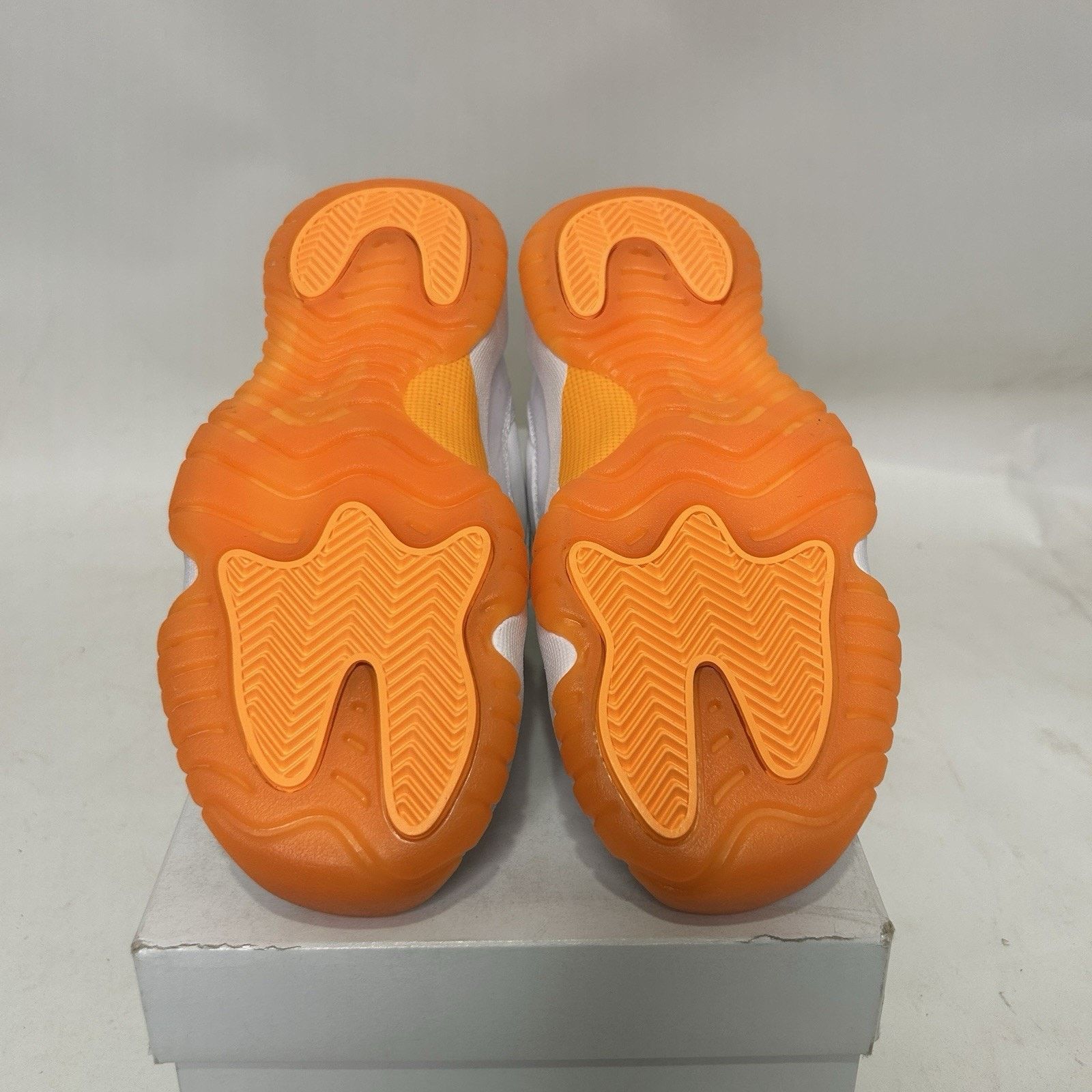 Jordan Brand Nike Air Jordan Retro 11 Low GG “White Citrus” Size US 6 / IT 36 - 5 Thumbnail