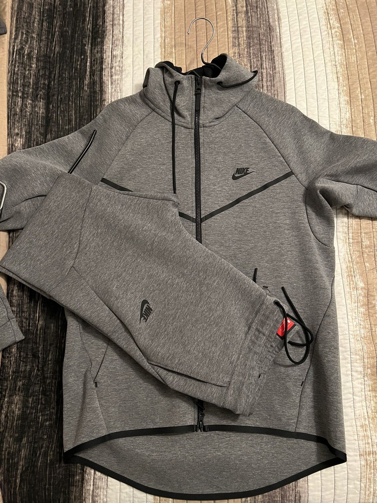 new nike tech sweatsuit