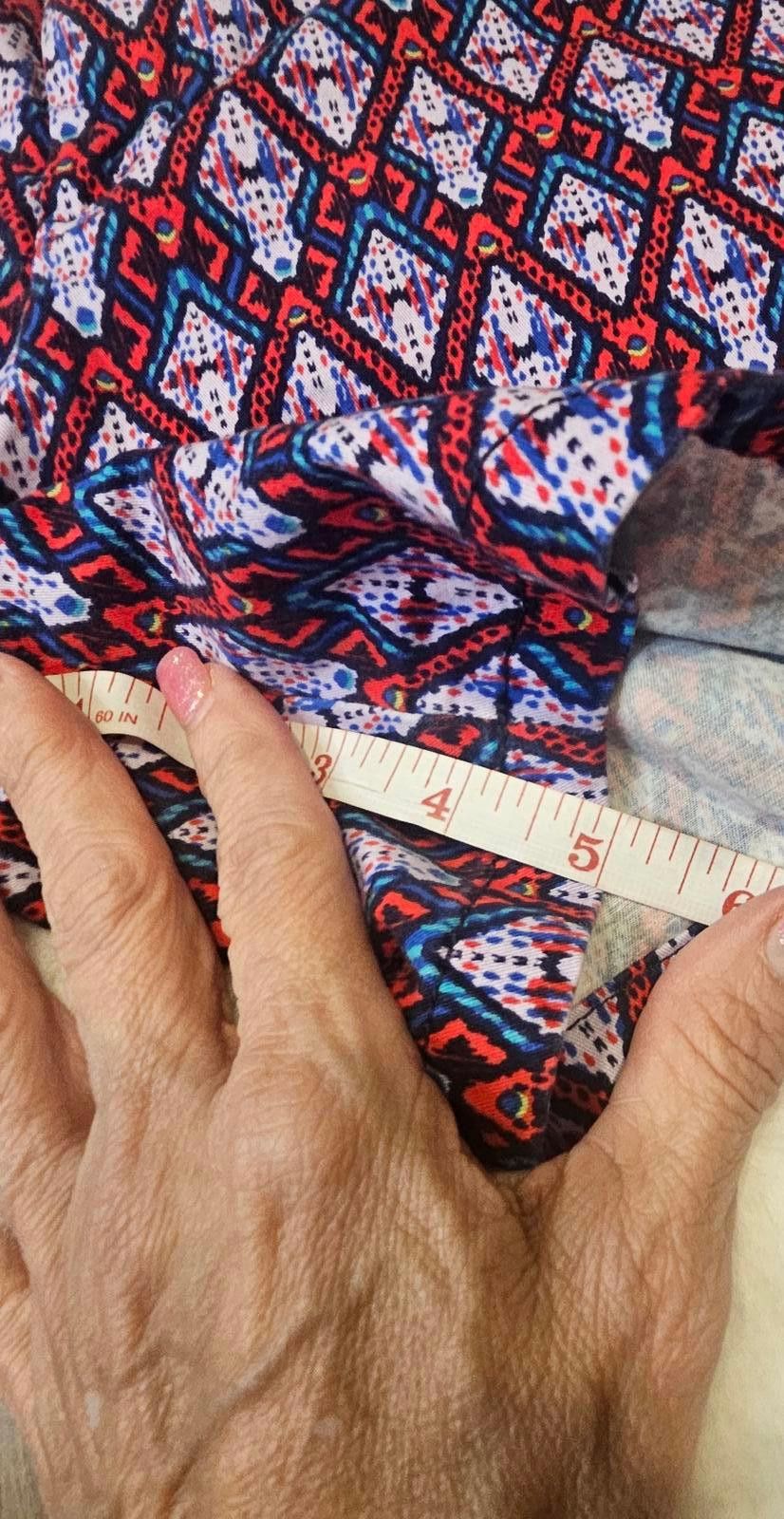 Designer Liz Claiborne Vibrant Geometric Print Shorts Size 28" / US 6 / IT 42 - 7 Thumbnail