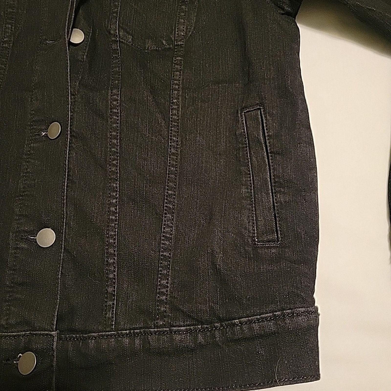 UNIVERSAL PRODUCTS. Harry Potter RavenClaw Denim Trucker Jacket SZ Medium Black Size M / US 6-8 / IT 42-44 - 9 Thumbnail