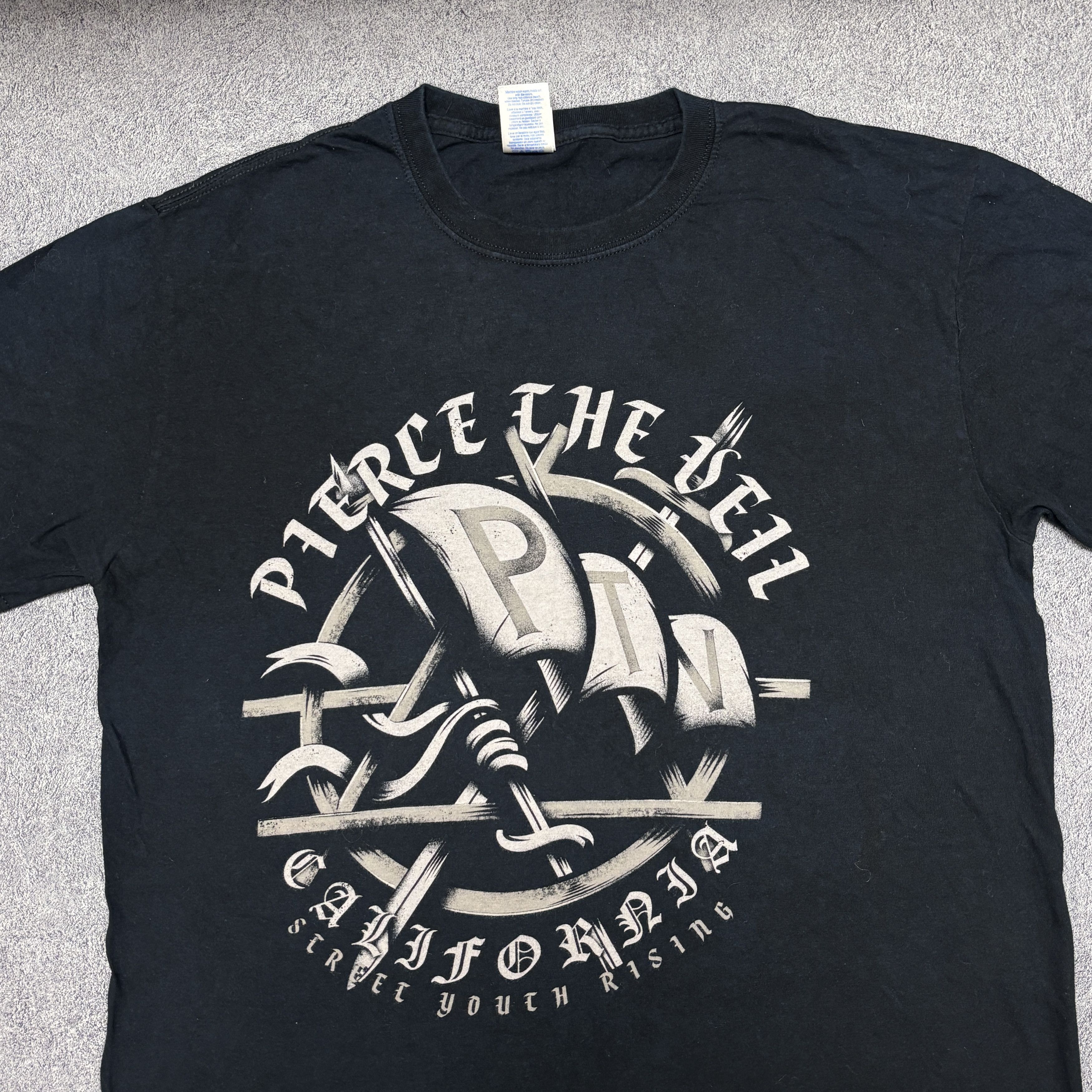 Band Tees × Vintage Pierce The Veil Shirt Vintage Band Tees My Chemical Romance Size US L / EU 52-54 / 3 - 2 Thumbnail