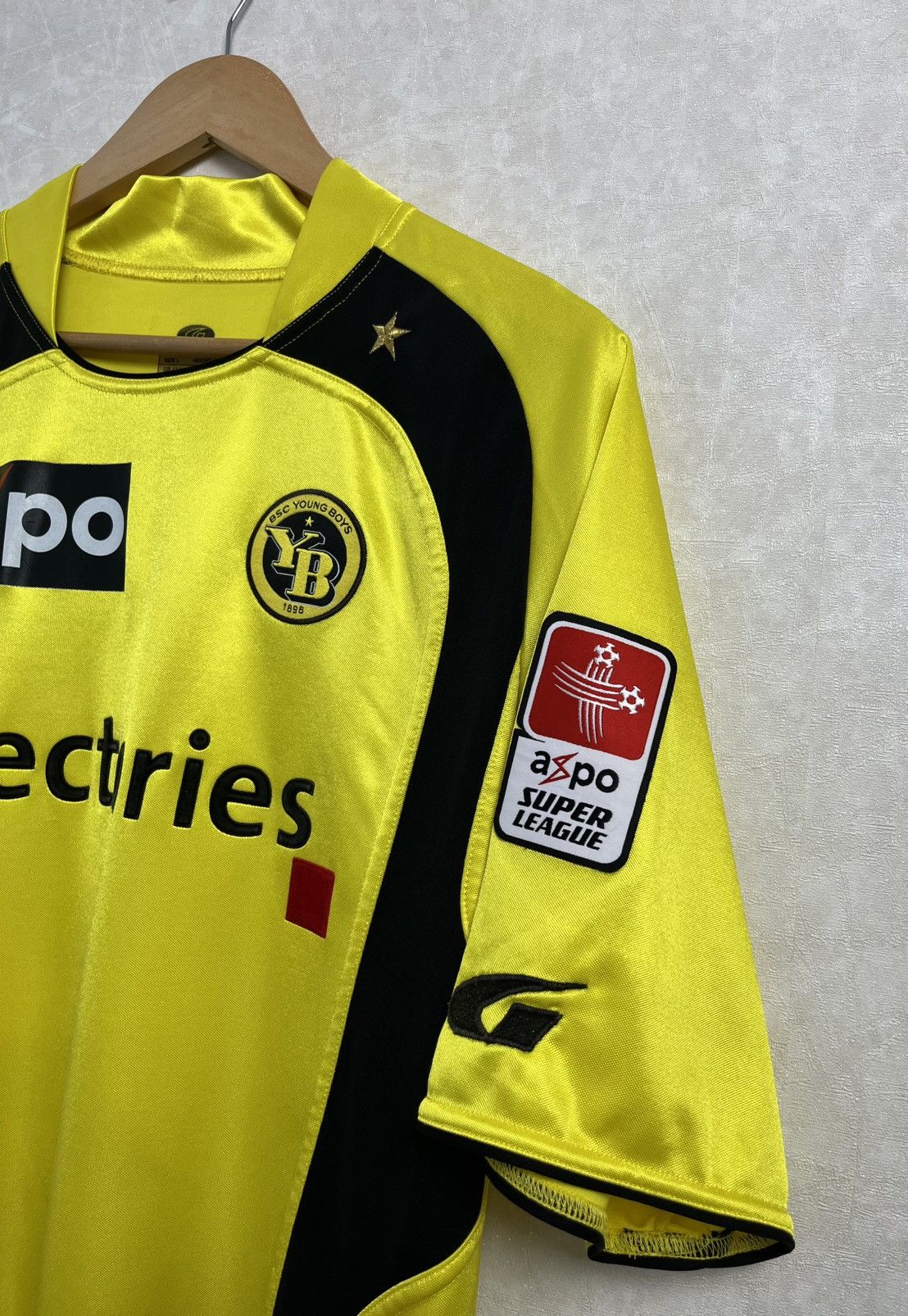 Vintage BSC Young Boys Home Football Jersey Hodel #2 Size US L / EU 52-54 / 3 - 5 Thumbnail