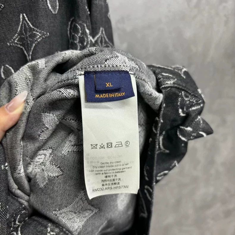 Louis Vuitton louis vuitton Black and grey short sleeve shirt with full p Size US XL / EU 56 / 4 - 6 Thumbnail