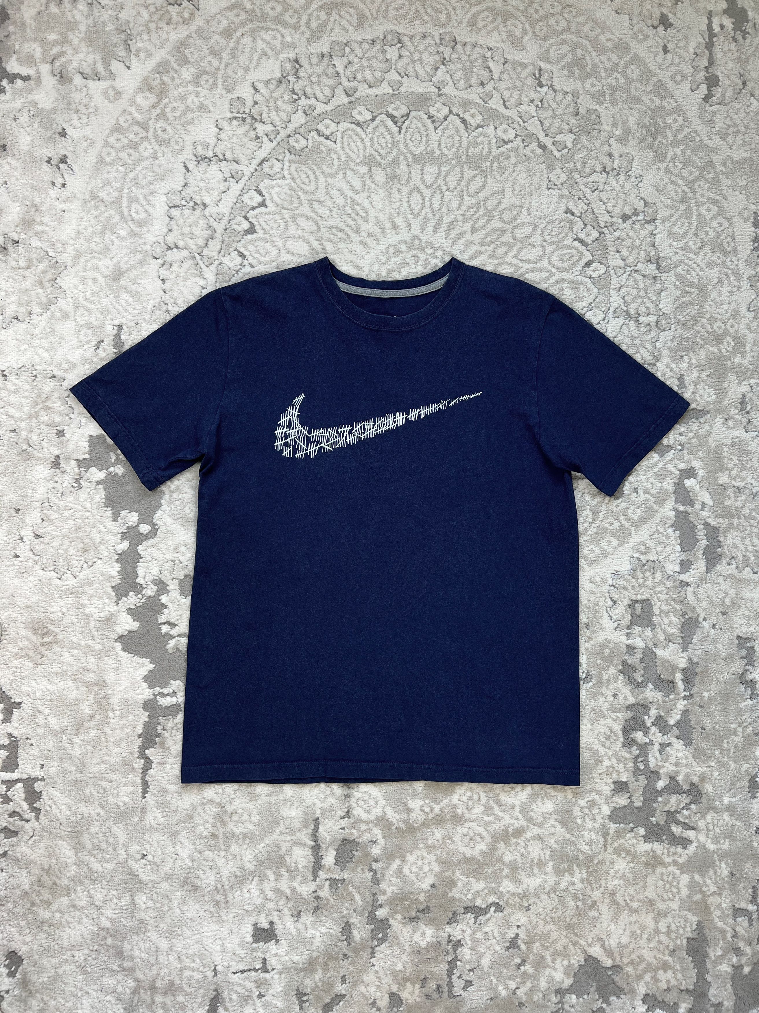 Nike Nike Cross-Hatch Swoosh Logo Tee Size US M / EU 48-50 / 2 - 1 Thumbnail