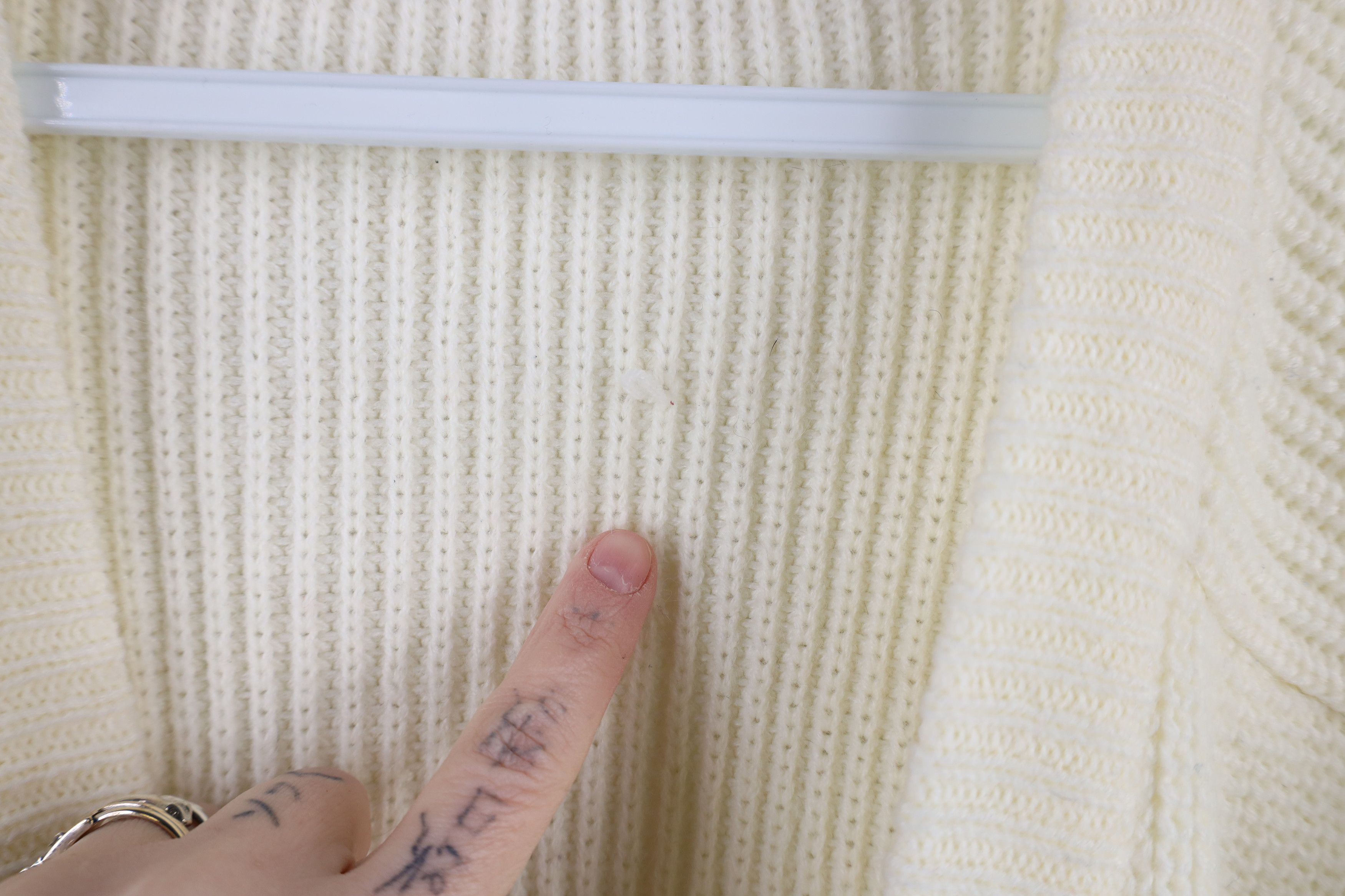 Vintage Vintage 90s Streetwear Ribbed Knit Cardigan Sweater Cream Size US L / EU 52-54 / 3 - 4 Thumbnail