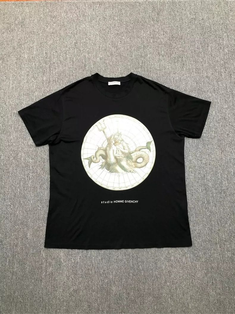 Givenchy Givenchy Poseidon Printed Black Short-sleeve 2506-Nextarrow Size US M / EU 48-50 / 2 - 1 Thumbnail