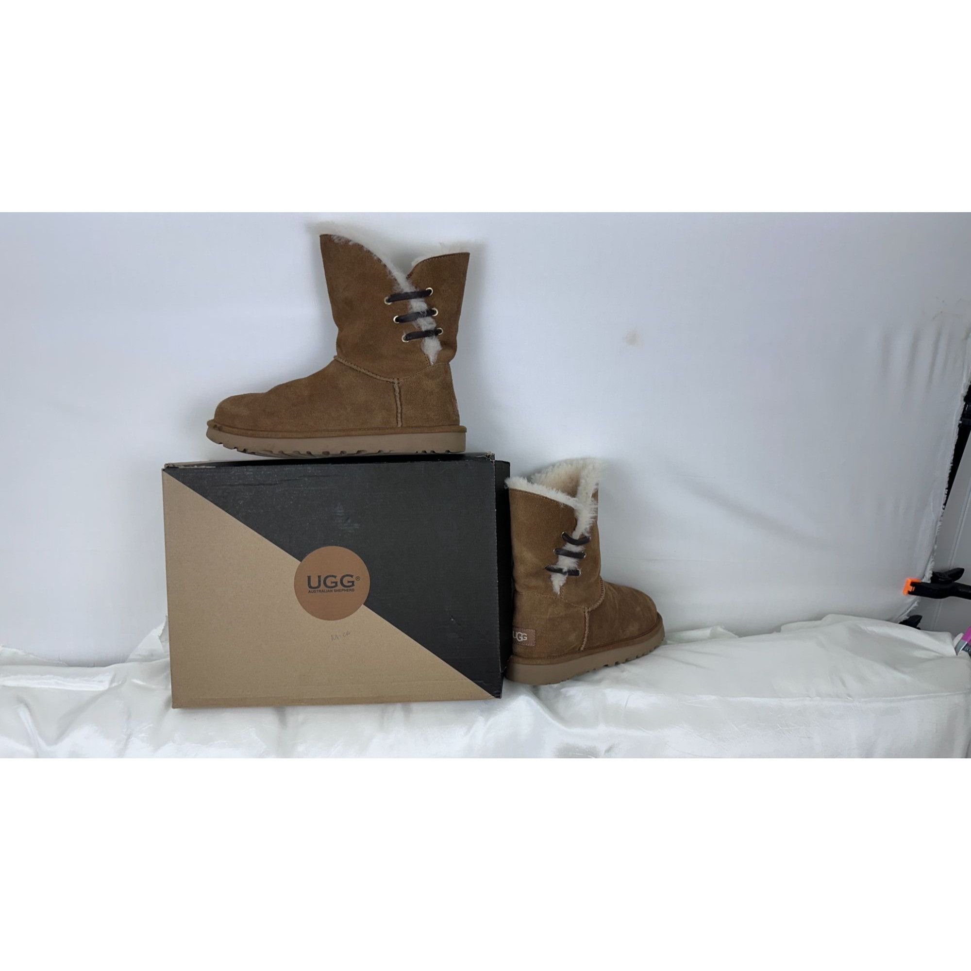 Ugg UGG Womens Brown Suede & Sheepskin Lined Winter Boots Size 8 Size US 8 / IT 38 - 13 Thumbnail