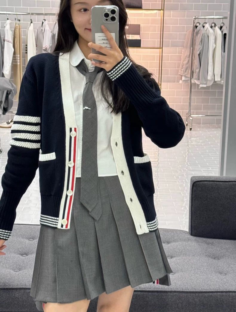 Thom Browne Thom Browne Classic pleated skirt 2503-Nextarrow Size 26" / US 2 / IT 38 - 7 Thumbnail