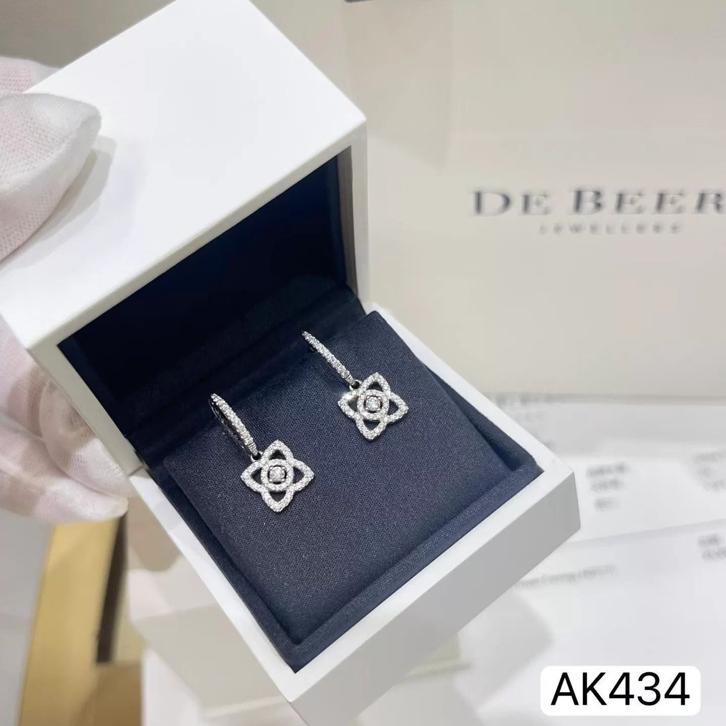 Other De Beers Lotus Earrings AK434 2020 Like New Box/Papers/Cert Size ONE SIZE - 6 Thumbnail