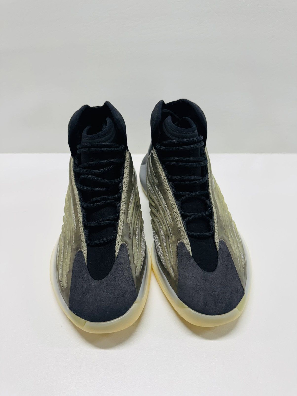 Yeezy Adidas Yeezy Quantum YZY QNTM Barium Size US 10.5 / EU 43-44 - 4 Thumbnail