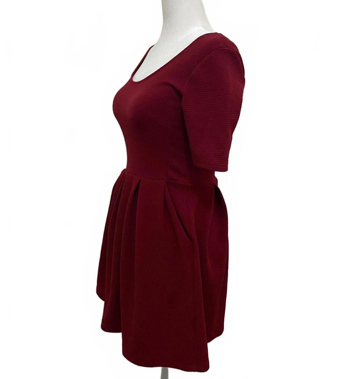 Luchiano Visconti LUSH Textured Mini Dress with Pockets in Red (SMALL) Size S / US 4 / IT 40 - 2 Thumbnail