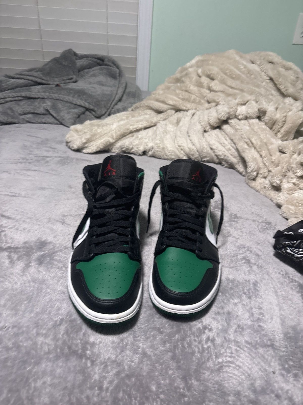 Jordan Brand Jordan 1 mid Pine Greens Size US 10.5 / EU 43-44 - 3 Thumbnail