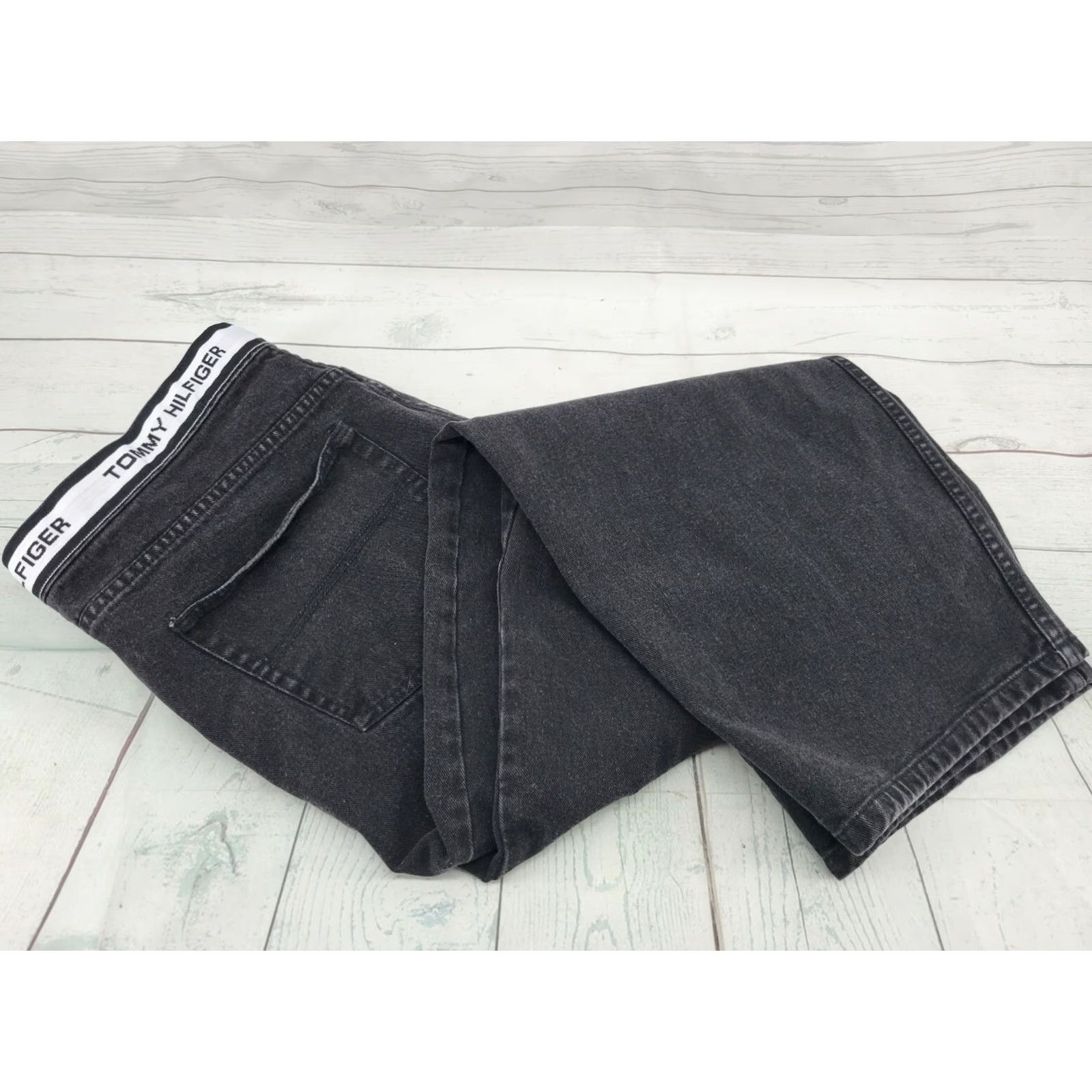 Tommy Hilfiger VINTAGE Tommy Hilfiger Jeans Bermuda 5-Pocket Denim Black 42x30 Mens Regular 90s Spell Out Waistband Stretch Size US 42 / EU 58 - 4 Thumbnail