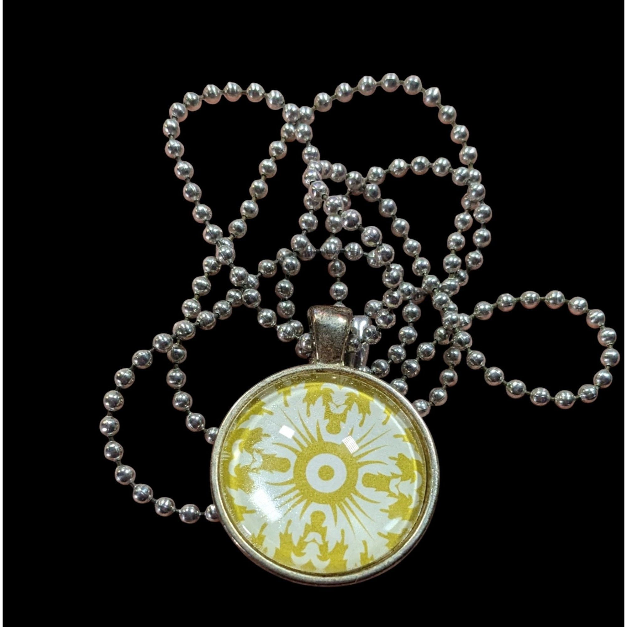 Other Floral Fairycore White And Yellow Cabochon Pendant Necklace Size ONE SIZE - 2 Thumbnail