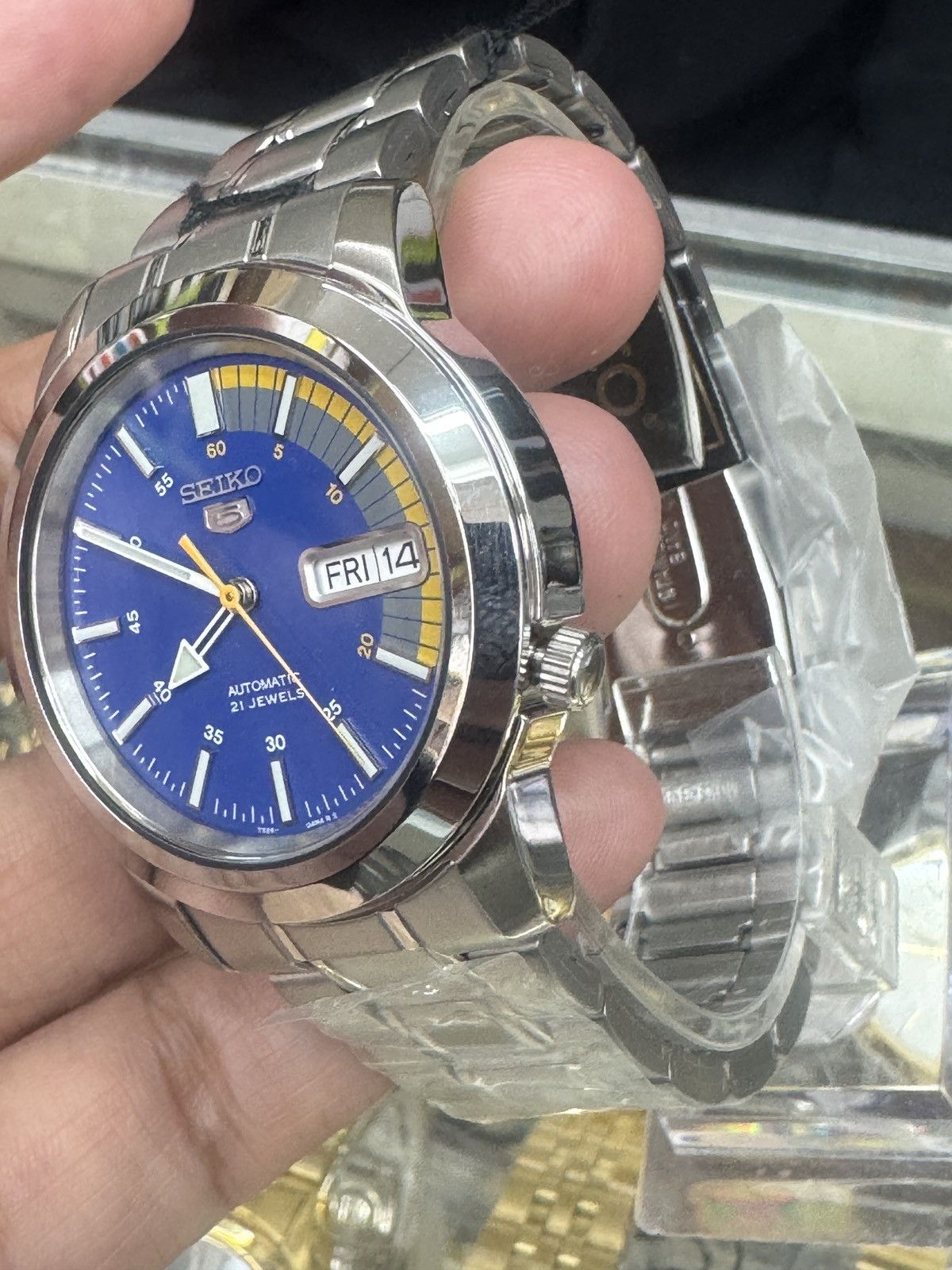 Seiko Seiko Men's Seiko 5 Automatic Gold Dial Size 40 - 4 Thumbnail