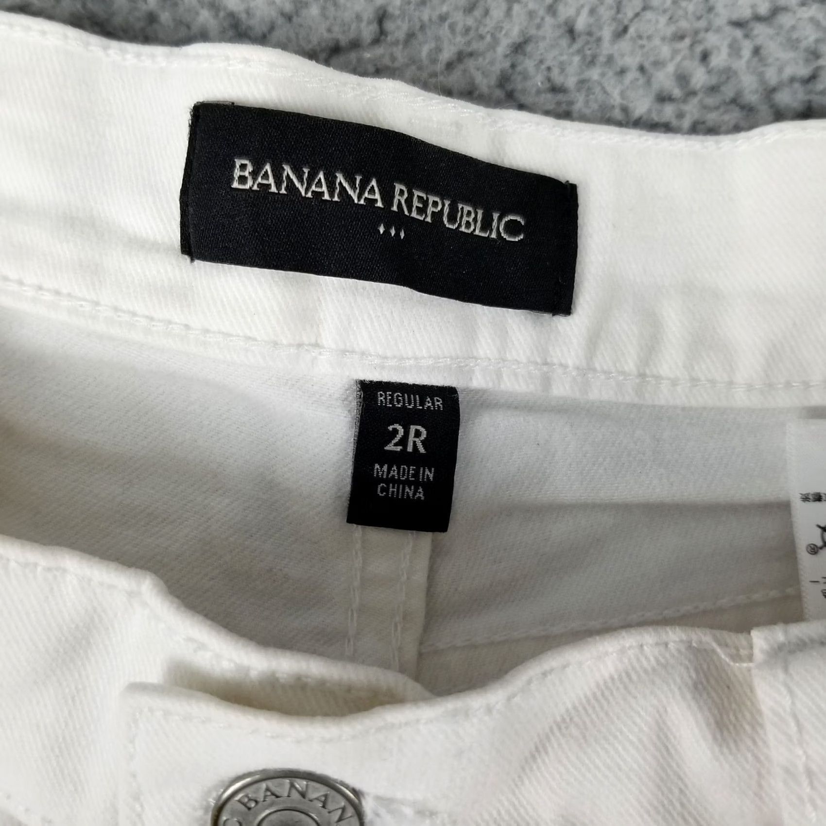 Banana Republic Banana Republic Shorts Womens 28W White Denim Cuffed Pockets 28W Regular 2R Size 28" / US 6 / IT 42 - 2 Thumbnail