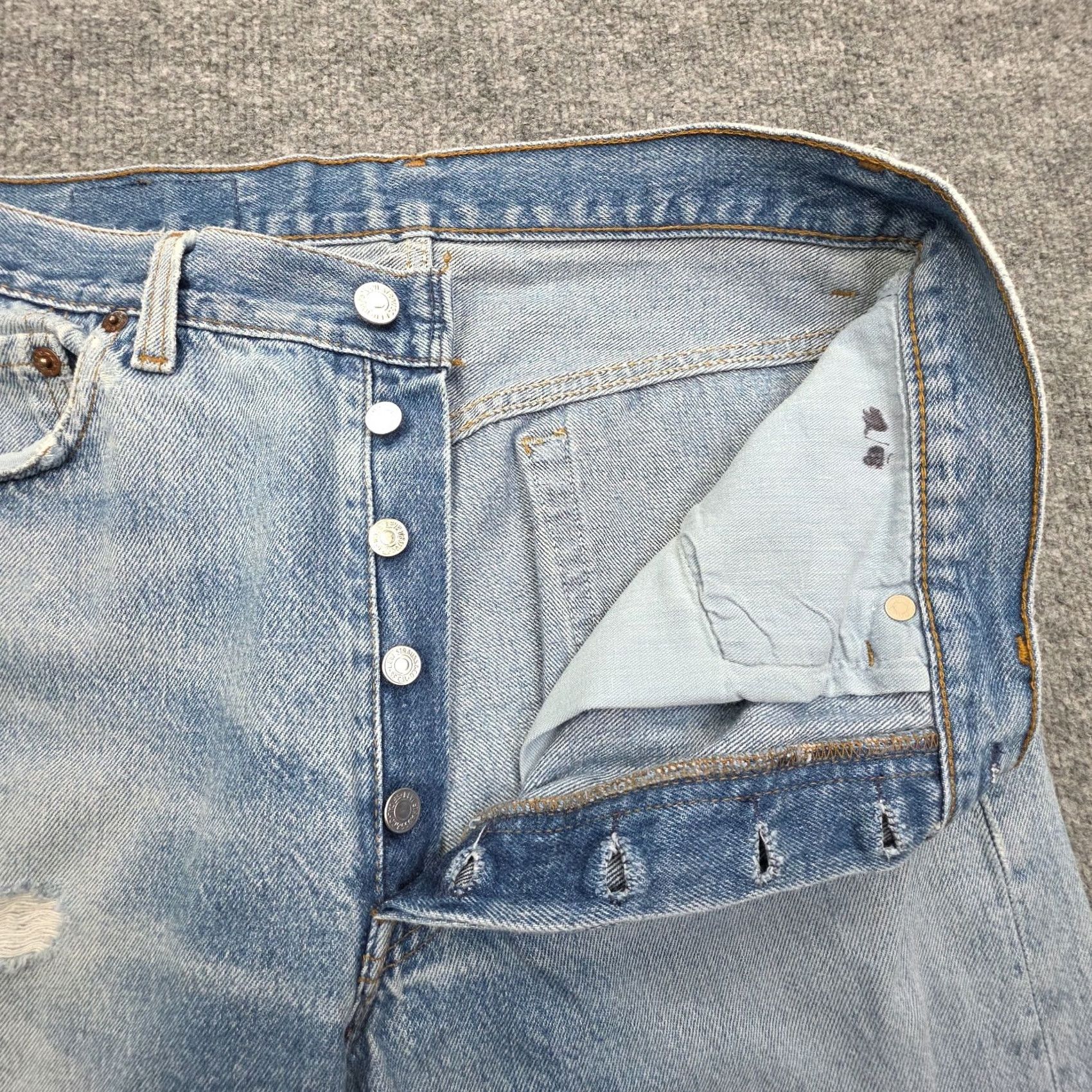 Levi's VINTAGE Levi's 501XX Jeans Mens FITS 31 x 27 Blue Light Wash Distressed 80s Size US 31 - 5 Thumbnail