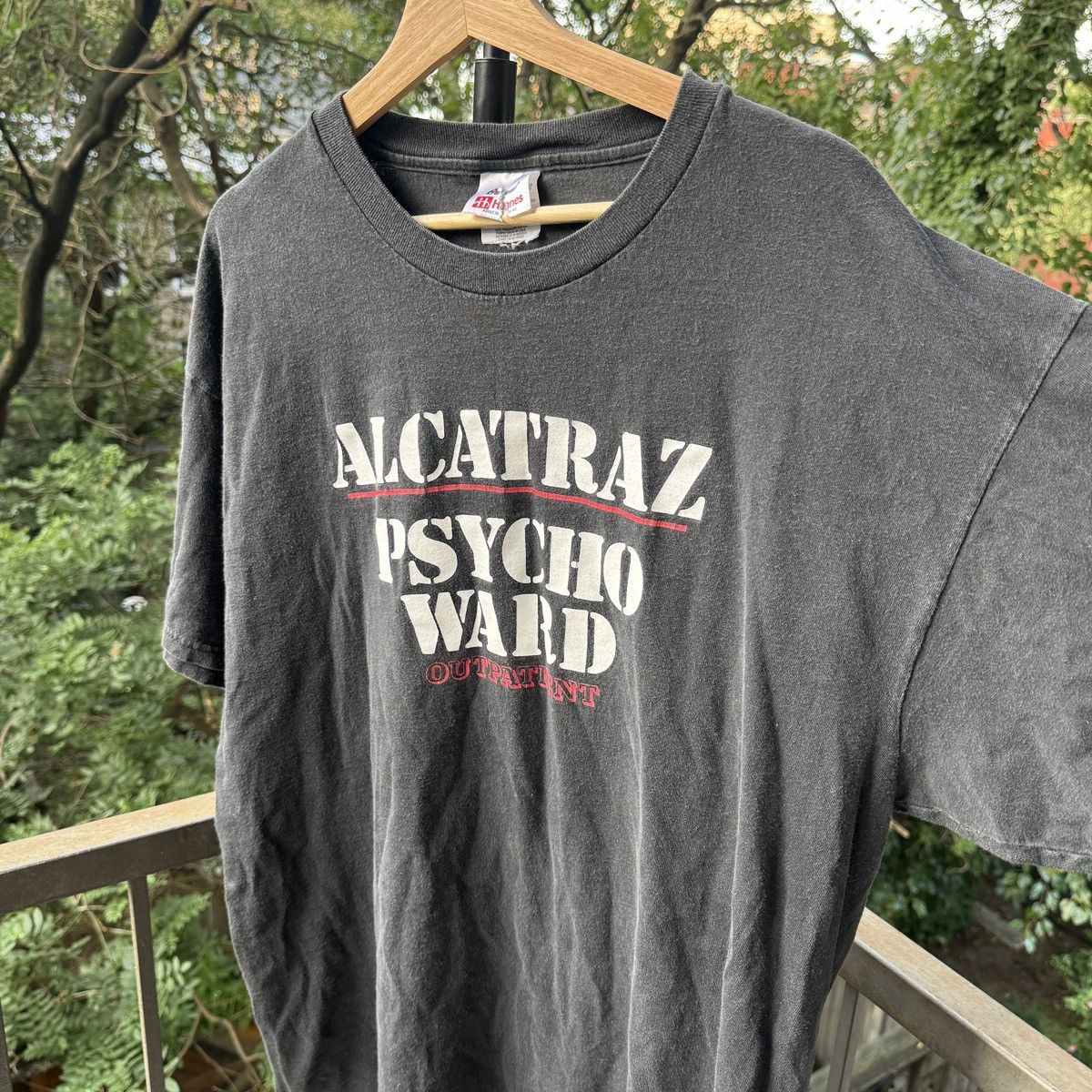 Vintage Alcatraz Psycho Ward Inmate Tee Faded Thrashed ERD Grunge Size US XL / EU 56 / 4 - 4 Thumbnail