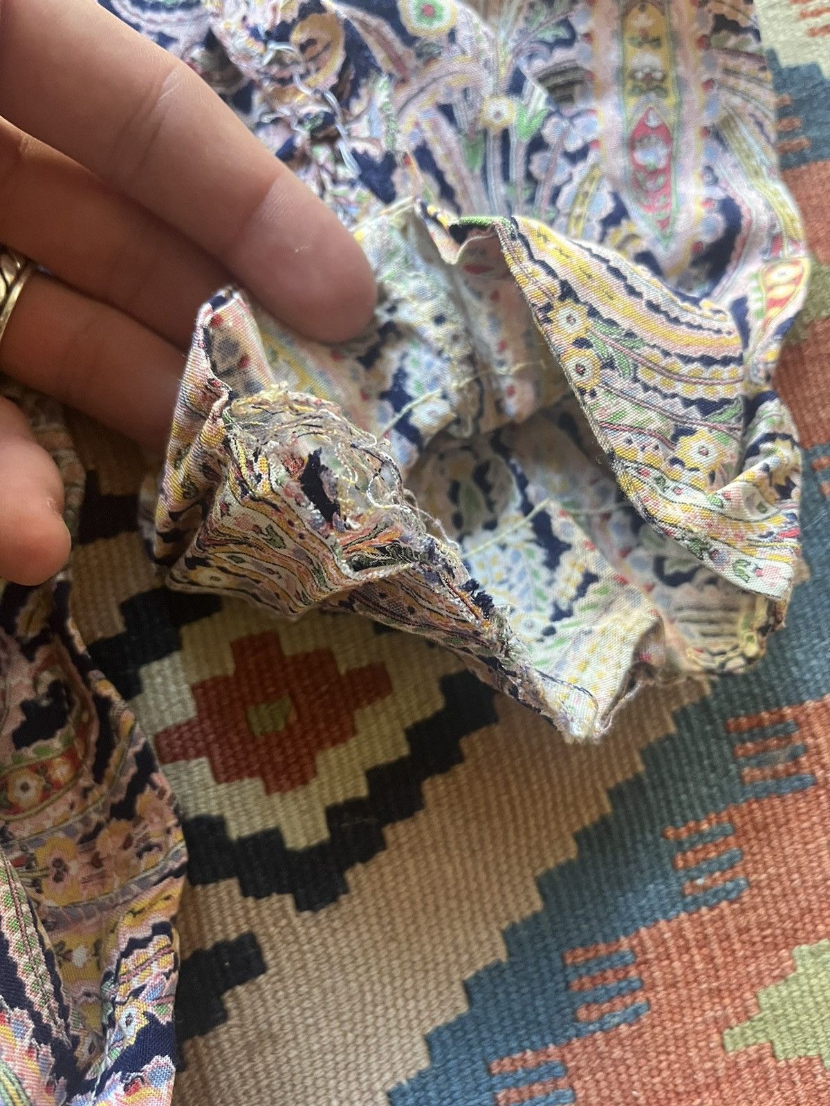 Vintage 1950s/1960s Mcgregor paisley rayon shadow Shirt Size L Size US L / EU 52-54 / 3 - 11 Thumbnail