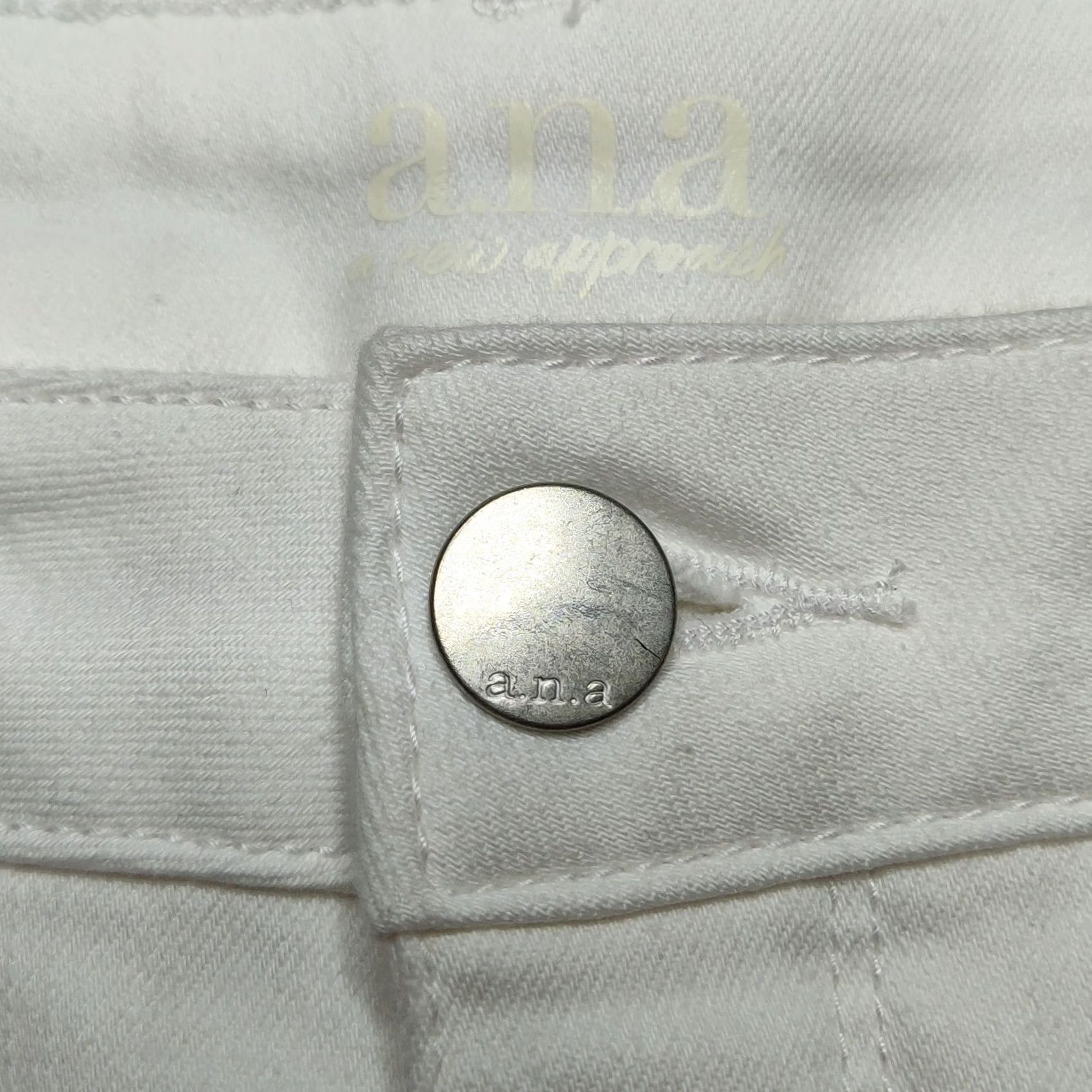 Vintage ANA Women Petite 18P White Mid-Rise Bermuda Shorts 8" Inseam NEW Size 40" / US 18 - 7 Thumbnail