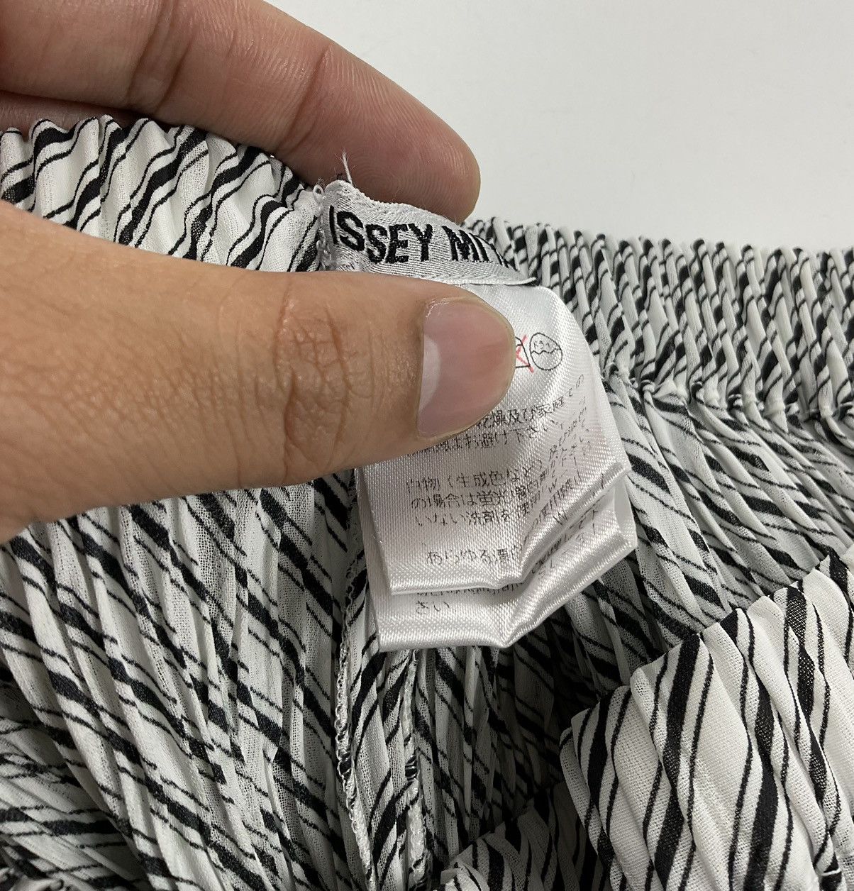 Issey Miyake Issey Miyake Pleated Wide Pants Size 30" / US 8 / IT 44 - 8 Thumbnail