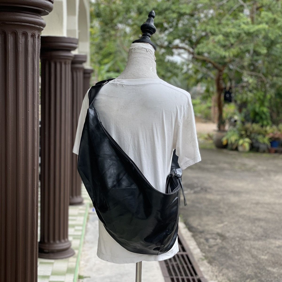 Unbrand Oversized Vinly Black Crossbody