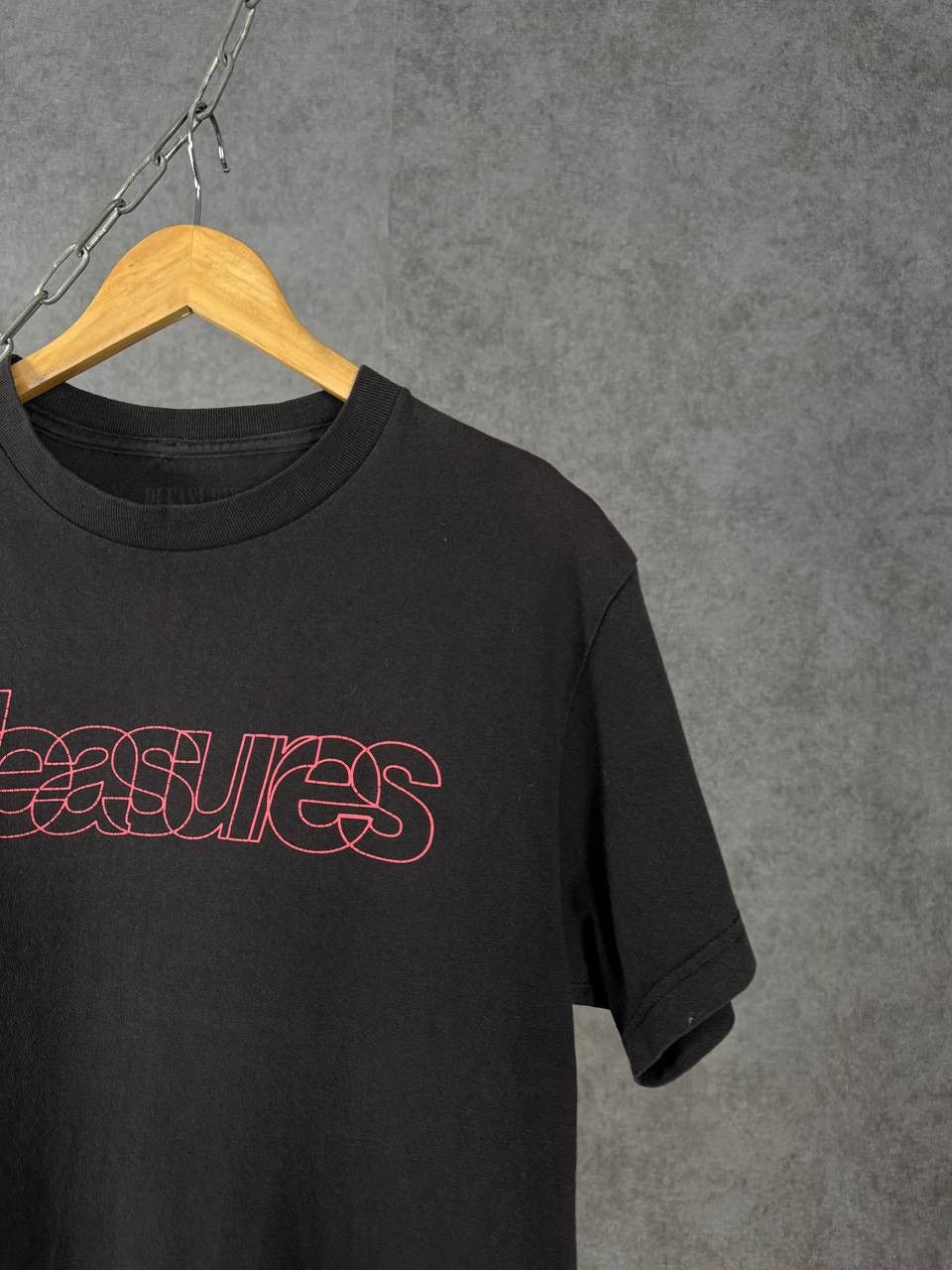Pleasures Pleasures designer center logo tee Size US S / EU 44-46 / 1 - 2 Thumbnail