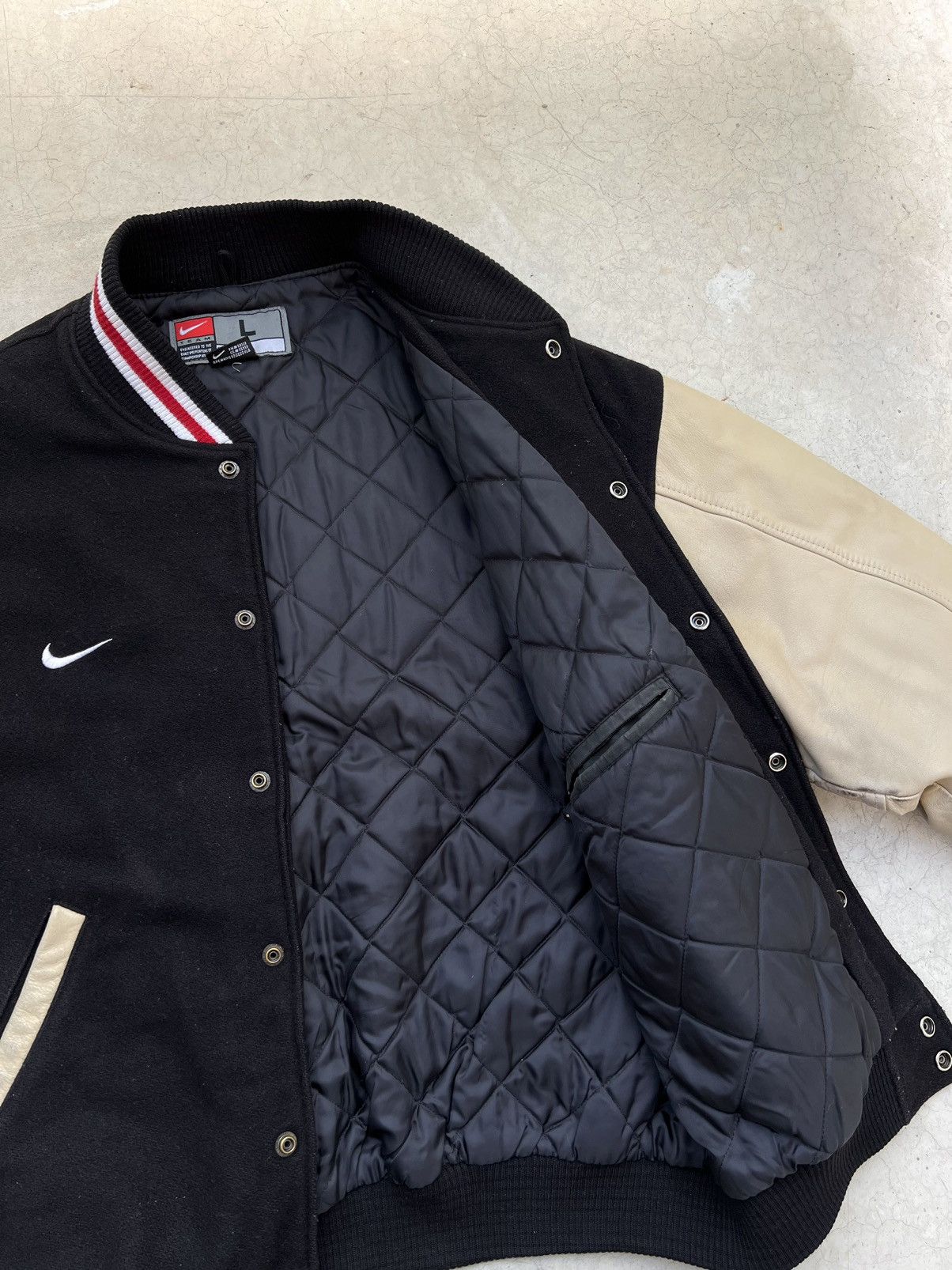 NBA Nike 90s Bulls Wool Leather Varsity Vintage Jacket Rare NBA Size US XL / EU 56 / 4 - 4 Thumbnail