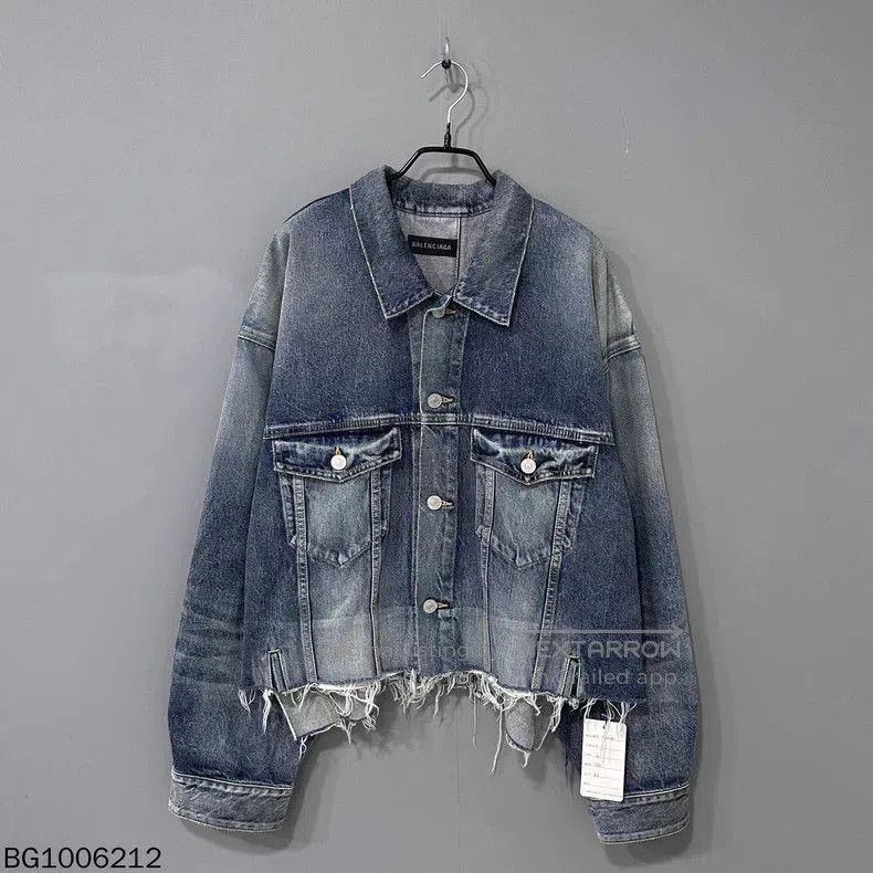 Balenciaga Distressed Oversized Denim Jacket Balenciaga. Size US XXL / EU 58 / 5 - 1 Thumbnail