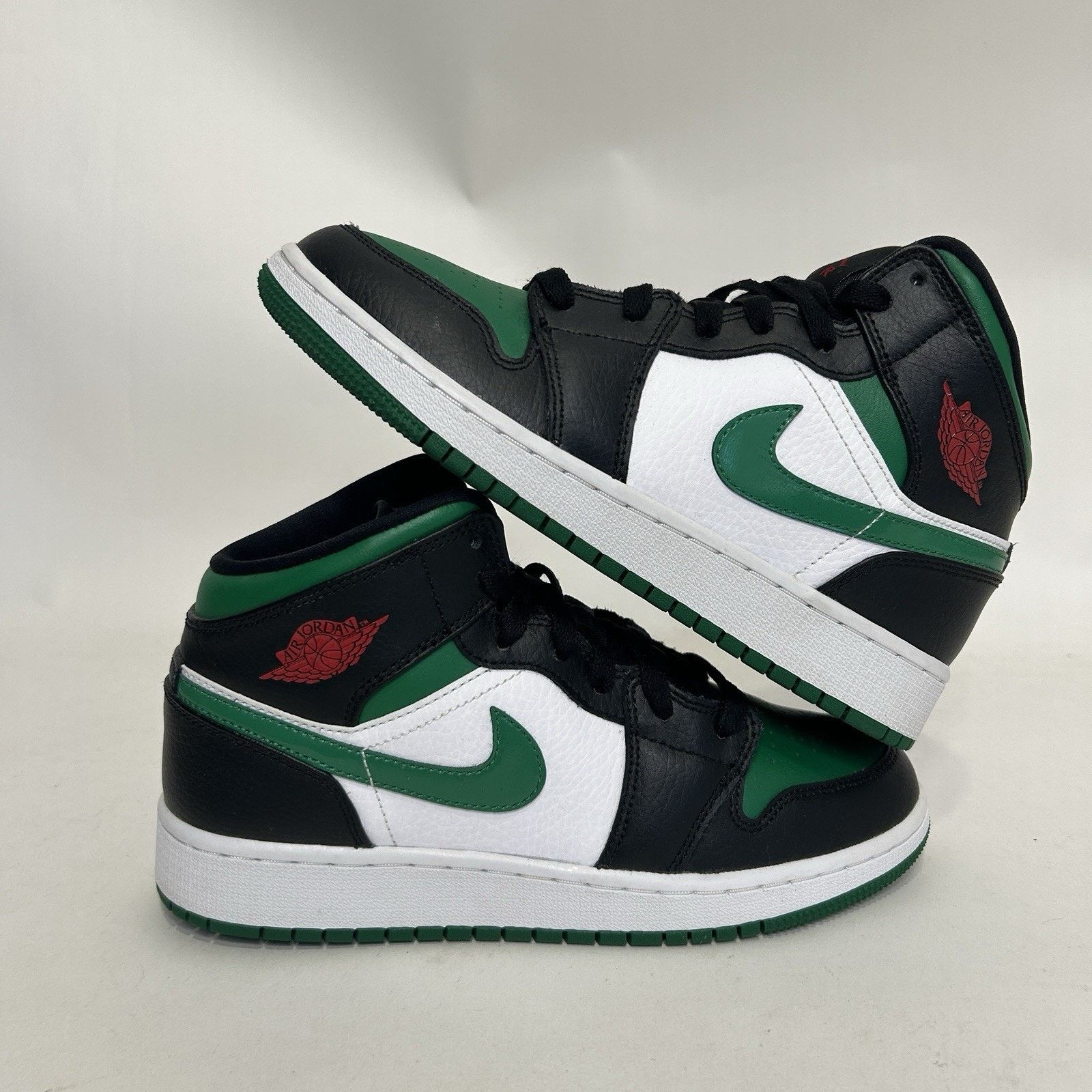 Jordan Brand Nike Air Jordan 1 Mid Retro GS “Pine Green Toe” Size US 6.5 / IT 36.5 - 1 Thumbnail