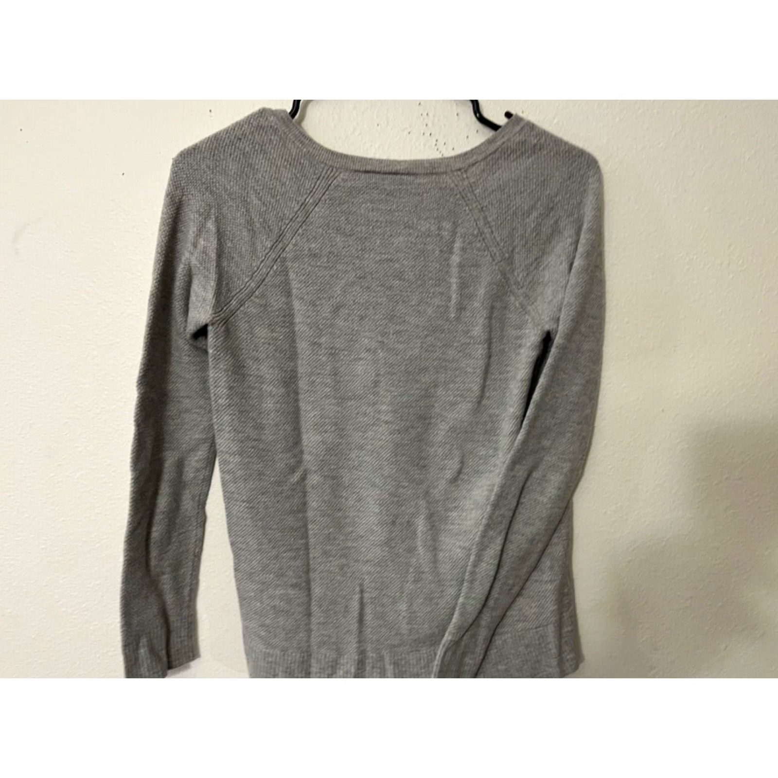 Gap Gap Women's Sweater XS Gray V-Neck Long Sleeve Pullover Size XS / US 0-2 / IT 36-38 - 2 Thumbnail