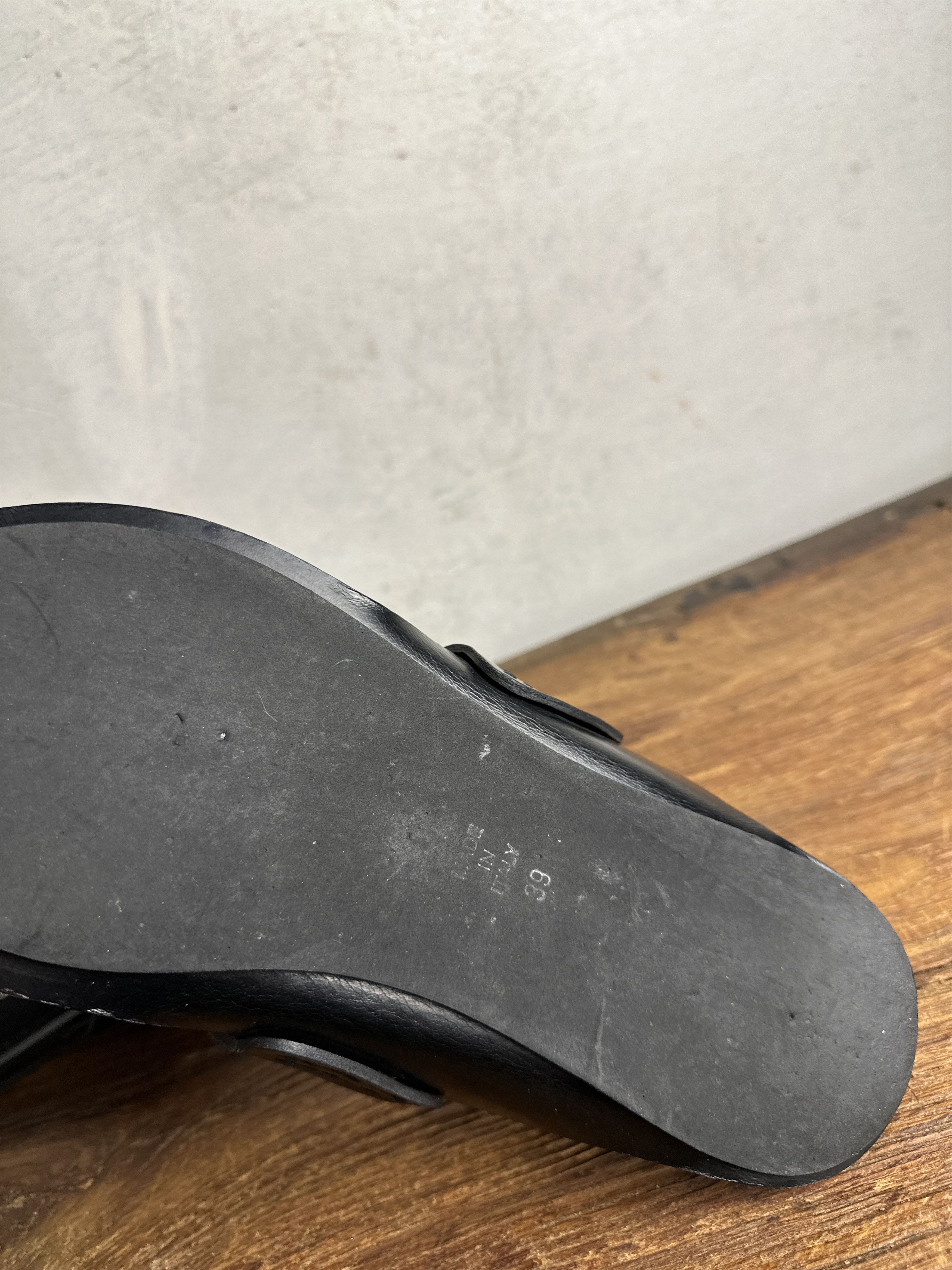 Ann Demeulemeester Ann Demeulemeester black leather sandals with toe strap Size US 9 / IT 39 - 6 Thumbnail