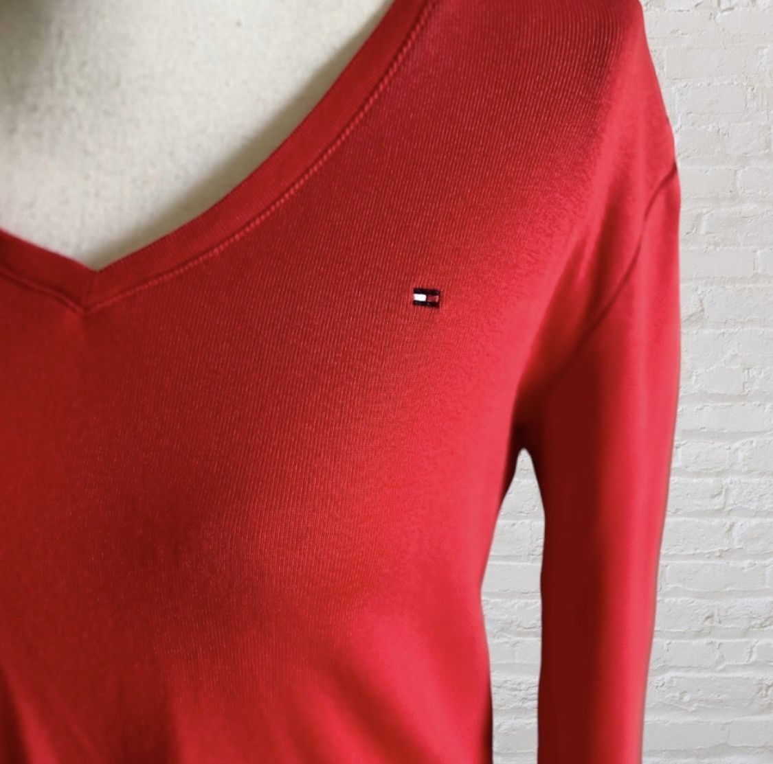 Tommy Hilfiger TOMMY HILFIGER LONG SLEEVE V NECK SOLID LOGO TOP Size L / US 10 / IT 46 - 2 Thumbnail
