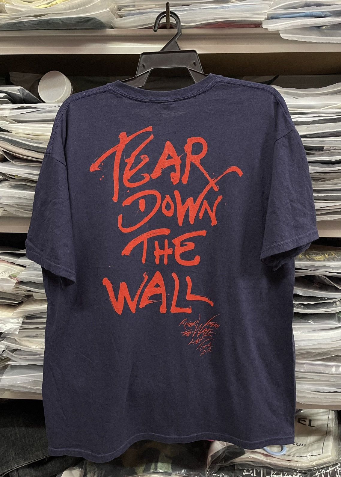 Band Tees Roger Water The Wall Tour Pink Floyd🔥🔥🔥 Size US XL / EU 56 / 4 - 5 Thumbnail