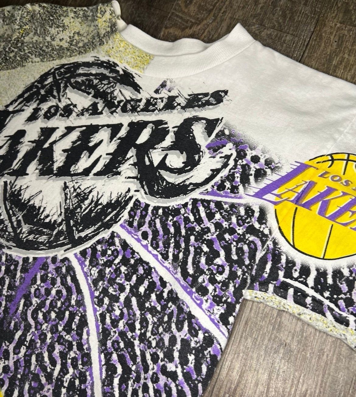 Other Vintage Lakers Pure Magic AOP Graffiti Shirt Size Small Size US S / EU 44-46 / 1 - 3 Thumbnail