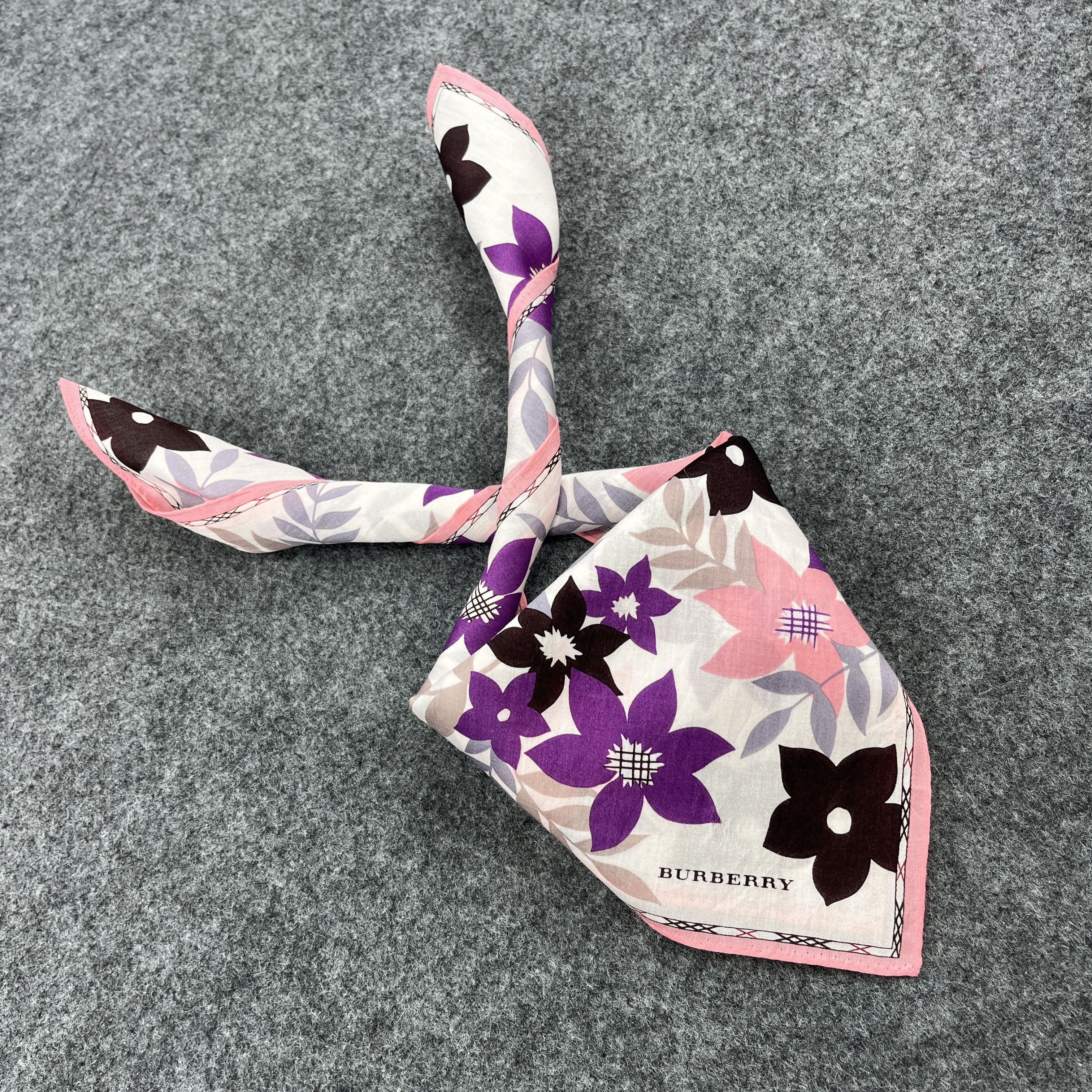 Burberry Floral Burberry Handkerchief / Bandana / Neckerchief B972 Size ONE SIZE - 1 Thumbnail
