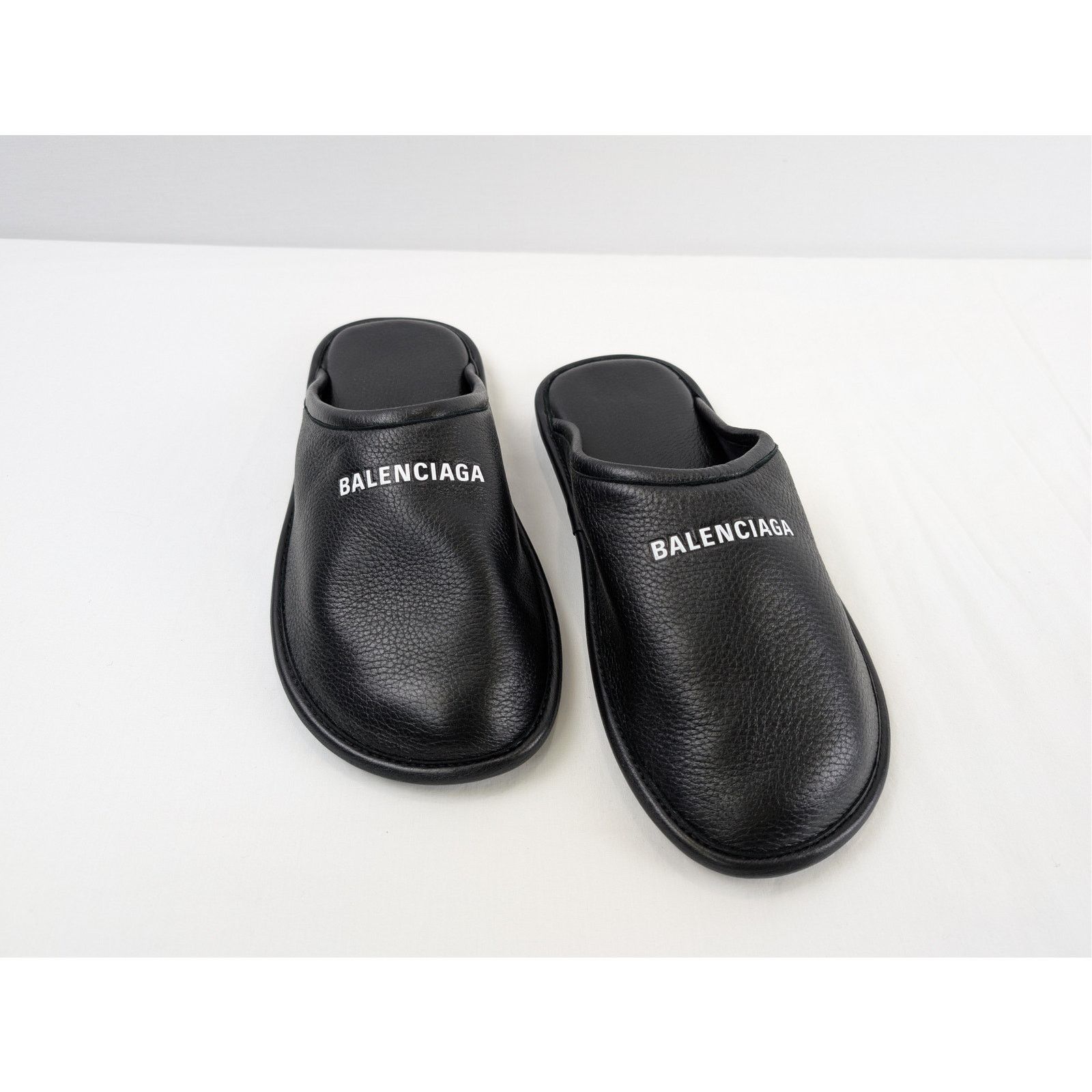 Balenciaga o1rshd1 Logo Grained Leather / Control Home Mule Flat Black Size US 10 / EU 43 - 1 Thumbnail