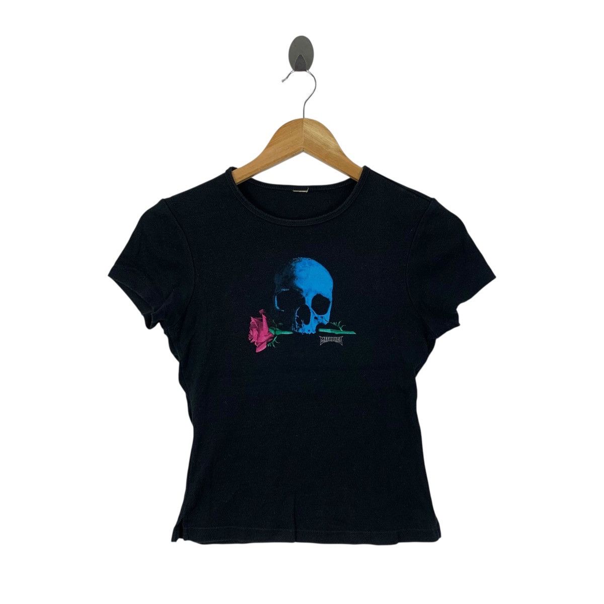 Vintage Vintage METALLICA Bite Rose Rock Band Japan Shirt Size XS / US 0-2 / IT 36-38 - 1 Thumbnail