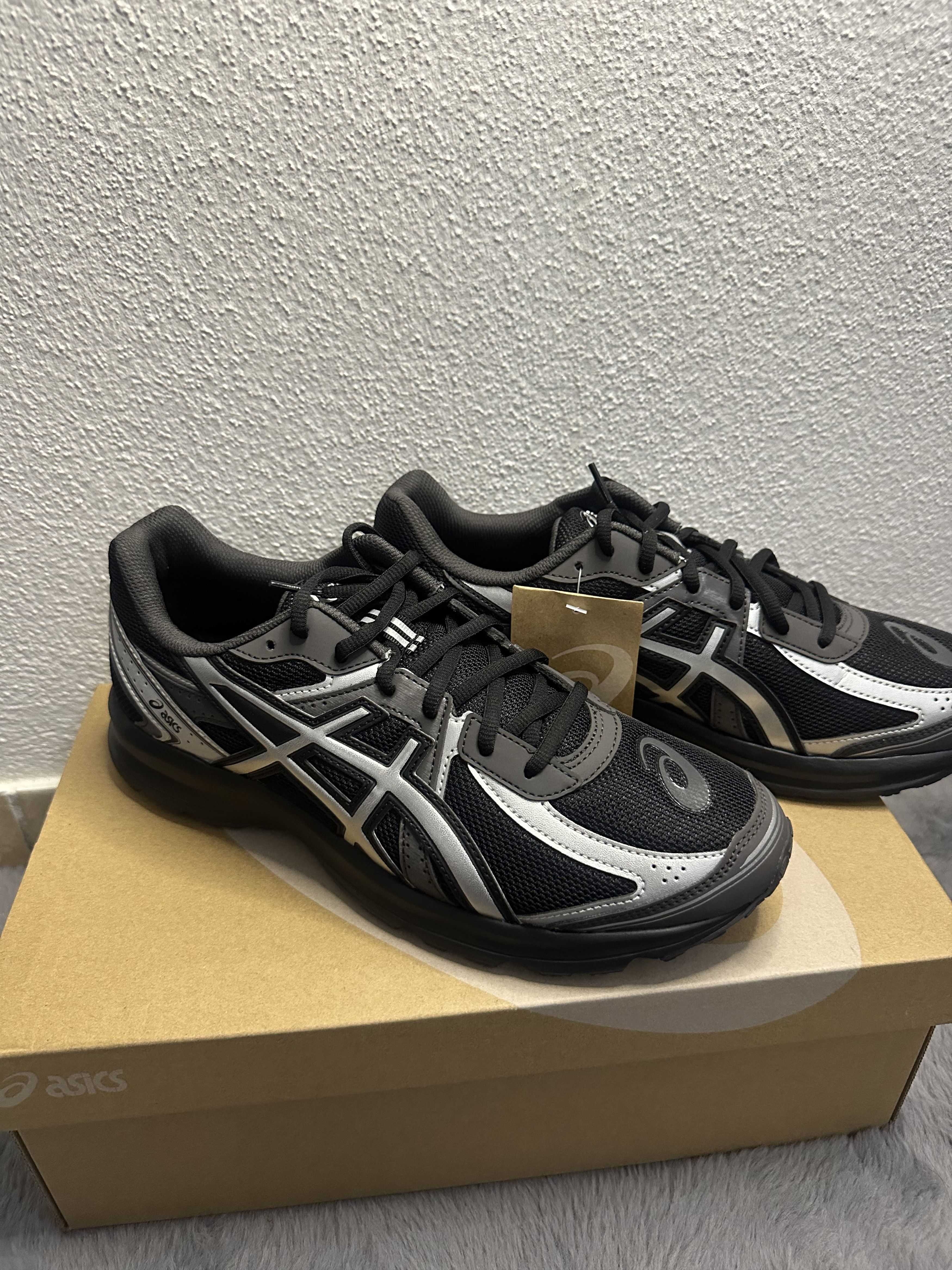 Asics Asics JOG 100S Size US 11 / EU 44 - 1 Thumbnail