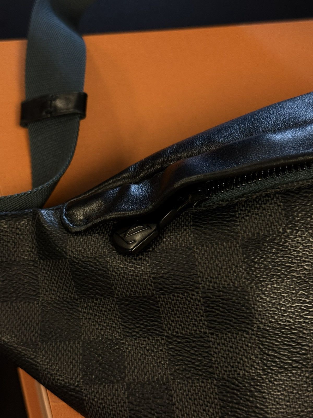 Louis Vuitton Louis Vuitton Navy Blue Discovery Belt Bag/ Cross Over 🧼 Size ONE SIZE - 13 Thumbnail