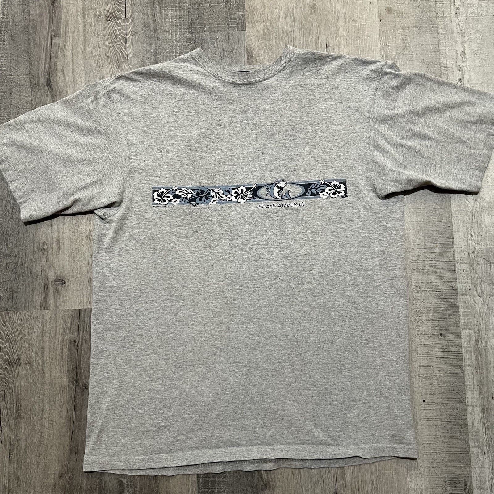 Vintage VTG Shark Attack Hawaii Aloha Hibiscus Flower Surf Beach Tee Size US XL / EU 56 / 4 - 1 Thumbnail