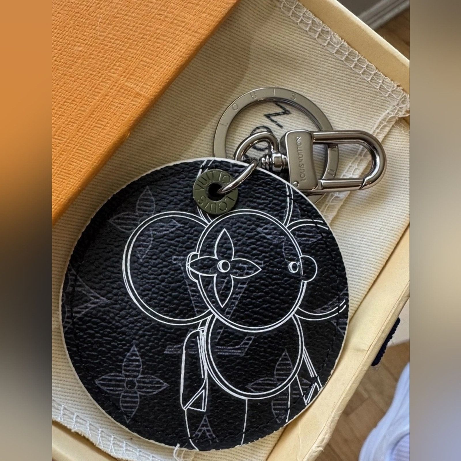 Louis Vuitton Louis Vuitton Porte Clé Vivienne Monogram Eclipse Keychain Size ONE SIZE - 2 Thumbnail