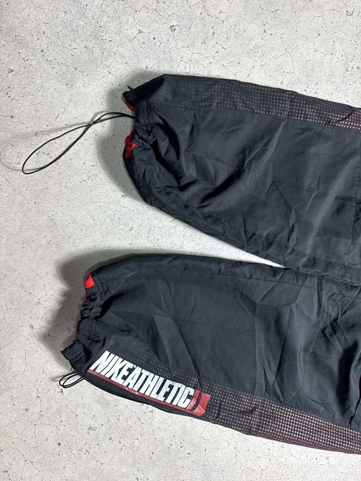 Nike Nike Athletic Baggy Nylon Track Pants Swoosh Dirll Size L Size US 34 / EU 50 - 2 Thumbnail