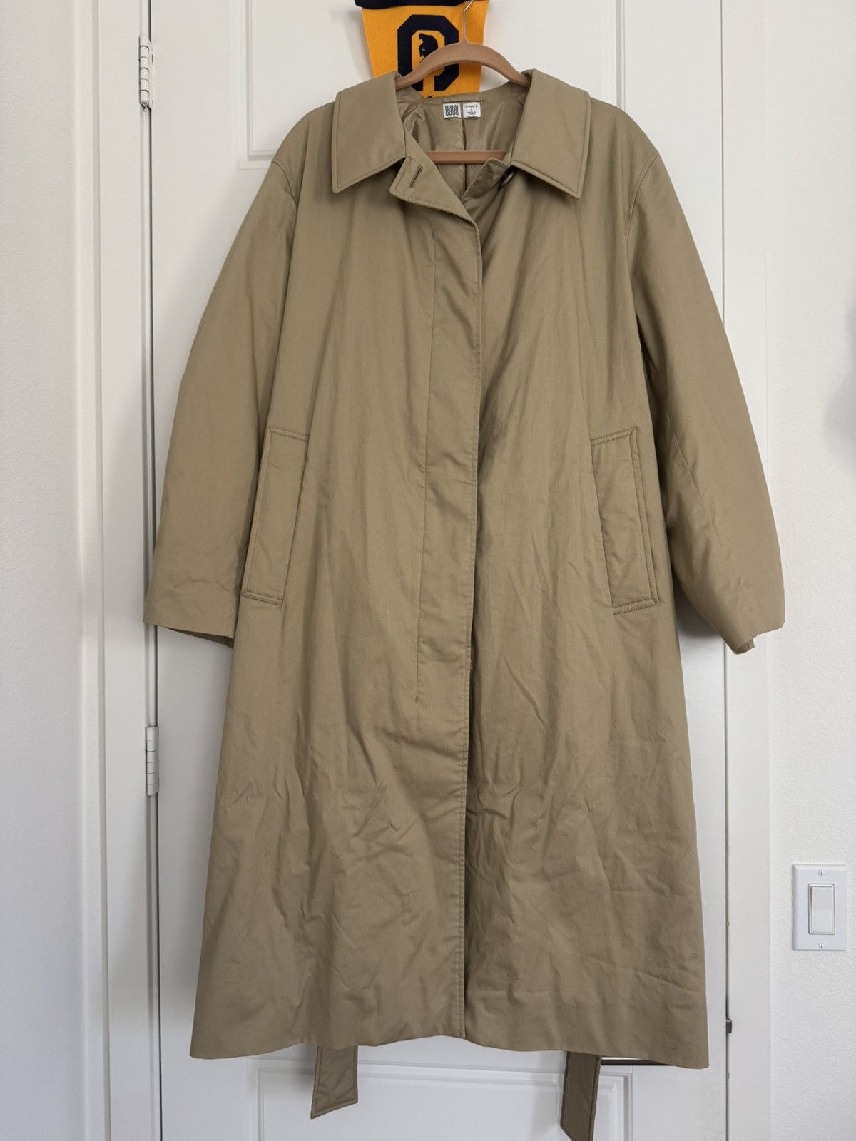 Lemaire × Uniqlo Uniqlo U x Lemaire Padded Oversized Trench Coat – Tan/Khaki Size L / US 10 / IT 46 - 4 Thumbnail