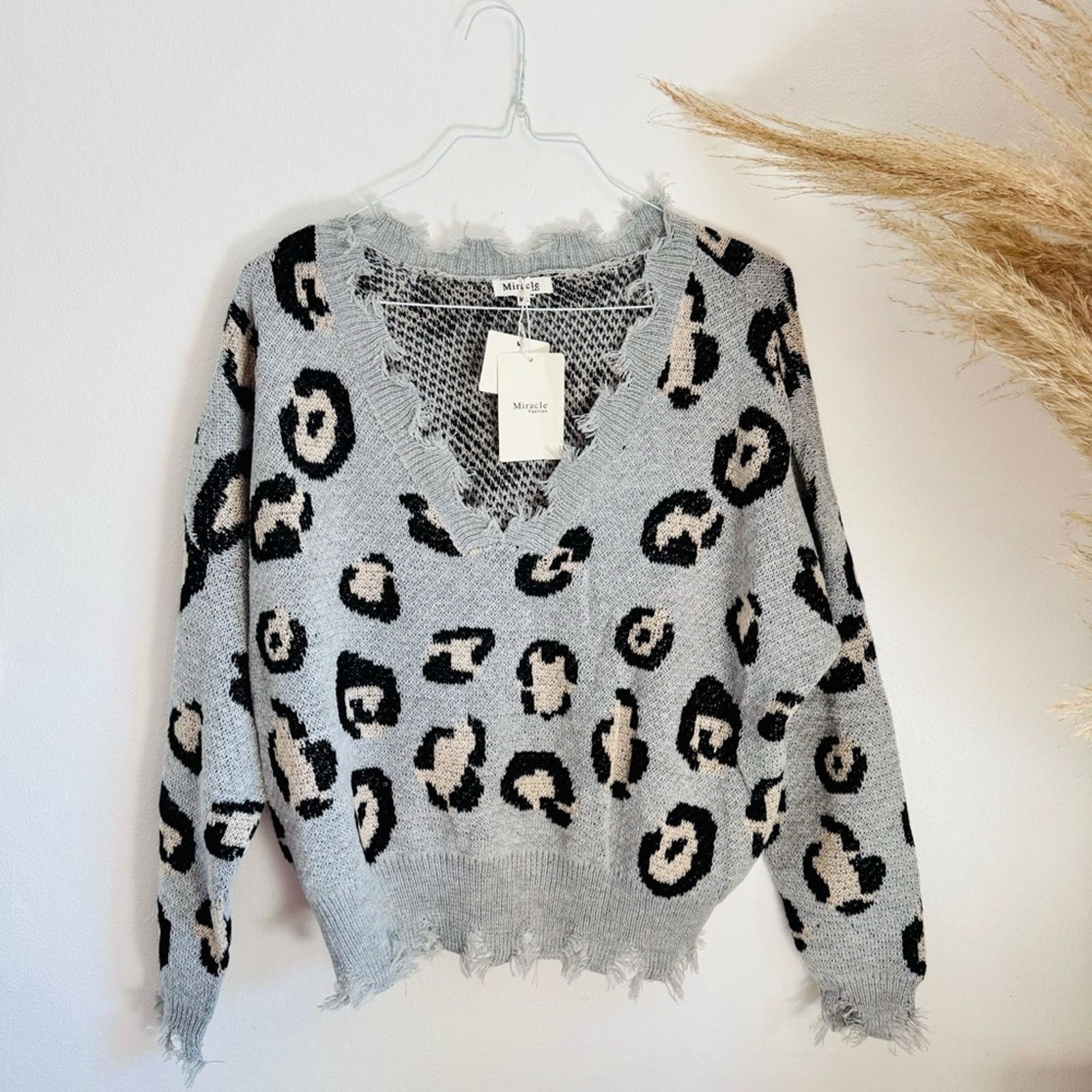 Nordstrom NEW MIRACLE Grey Distress Animal Fringe $85 Pullover Sweater Size M / US 6-8 / IT 42-44 - 3 Thumbnail