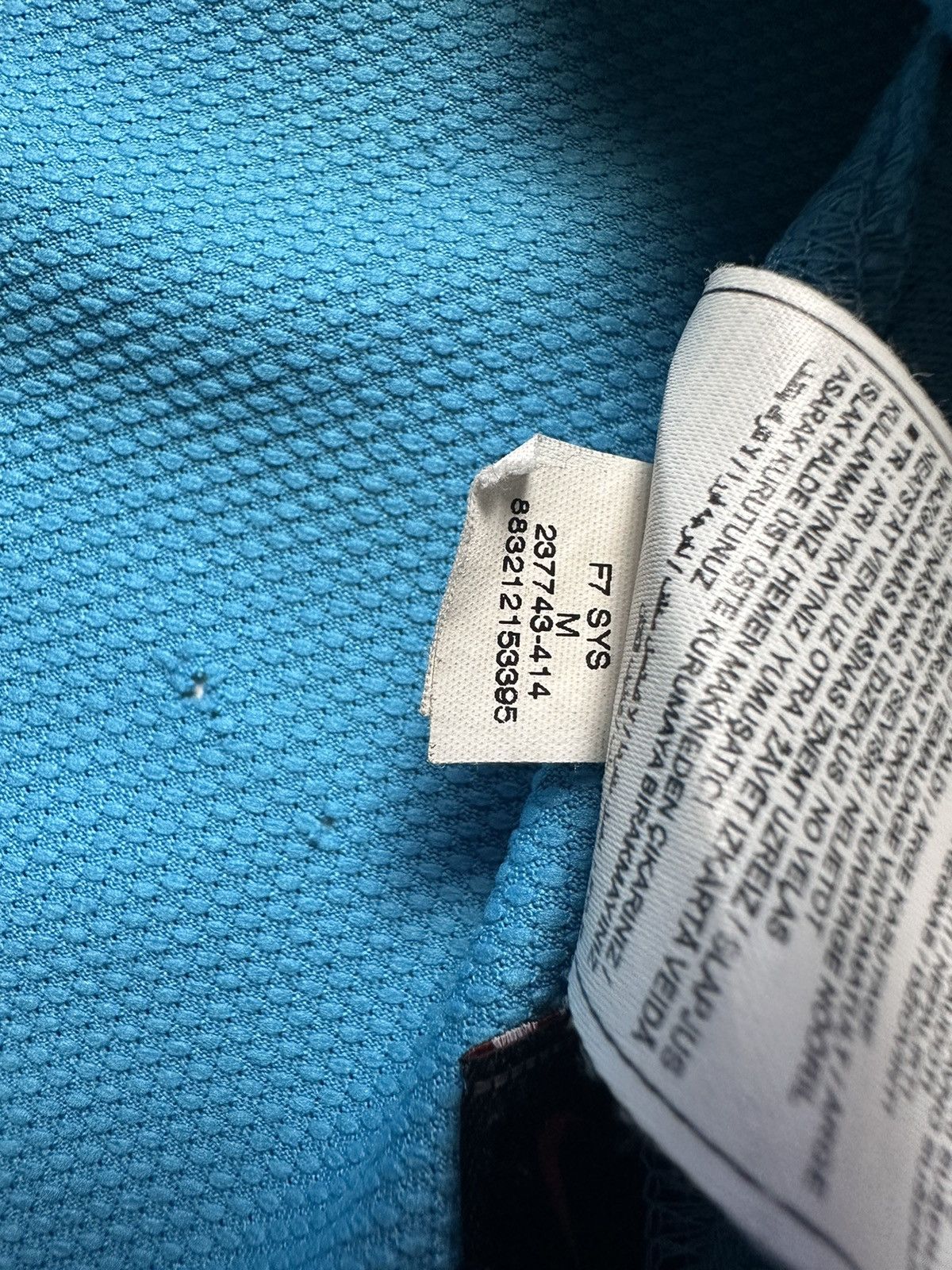 Vintage Vintage Nike Barcelona soccer jersey blue rare size m Size US M / EU 48-50 / 2 - 6 Thumbnail