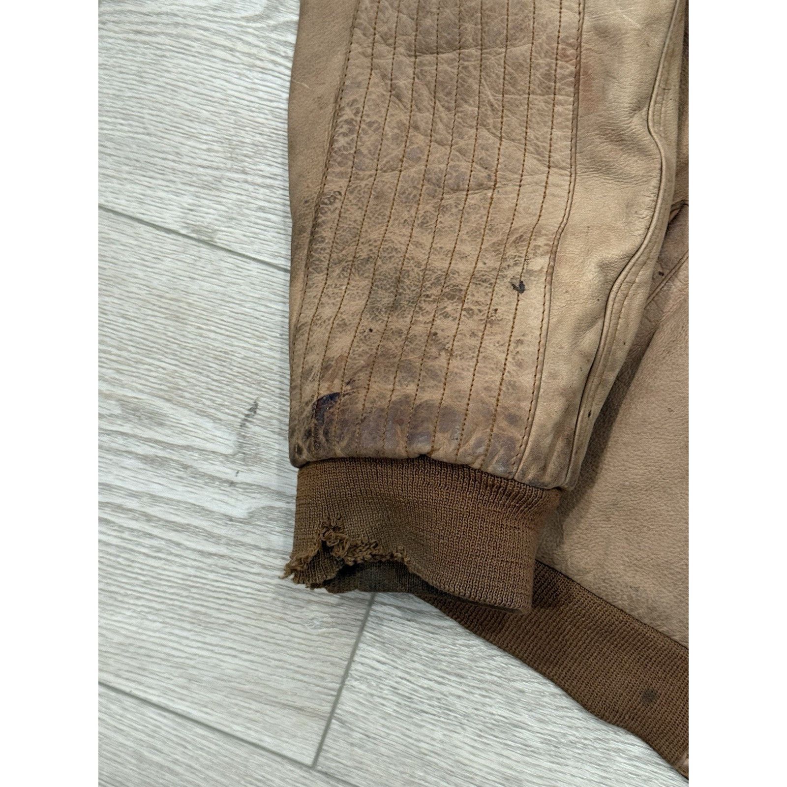 Marlboro Vintage Marlboro Adventure Jacket Leather Bomber Distressed Size US XL / EU 56 / 4 - 6 Thumbnail
