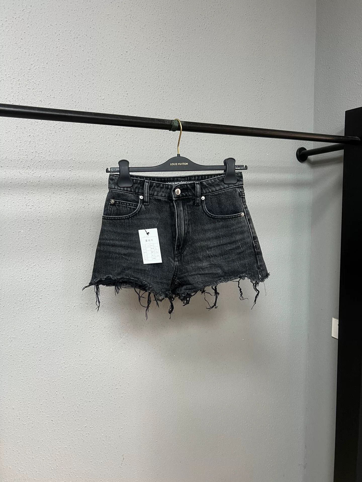 Alexander Wang Alexander Wang Distressed Shorts Size 25" / US 0 / IT 36 - 1 Thumbnail