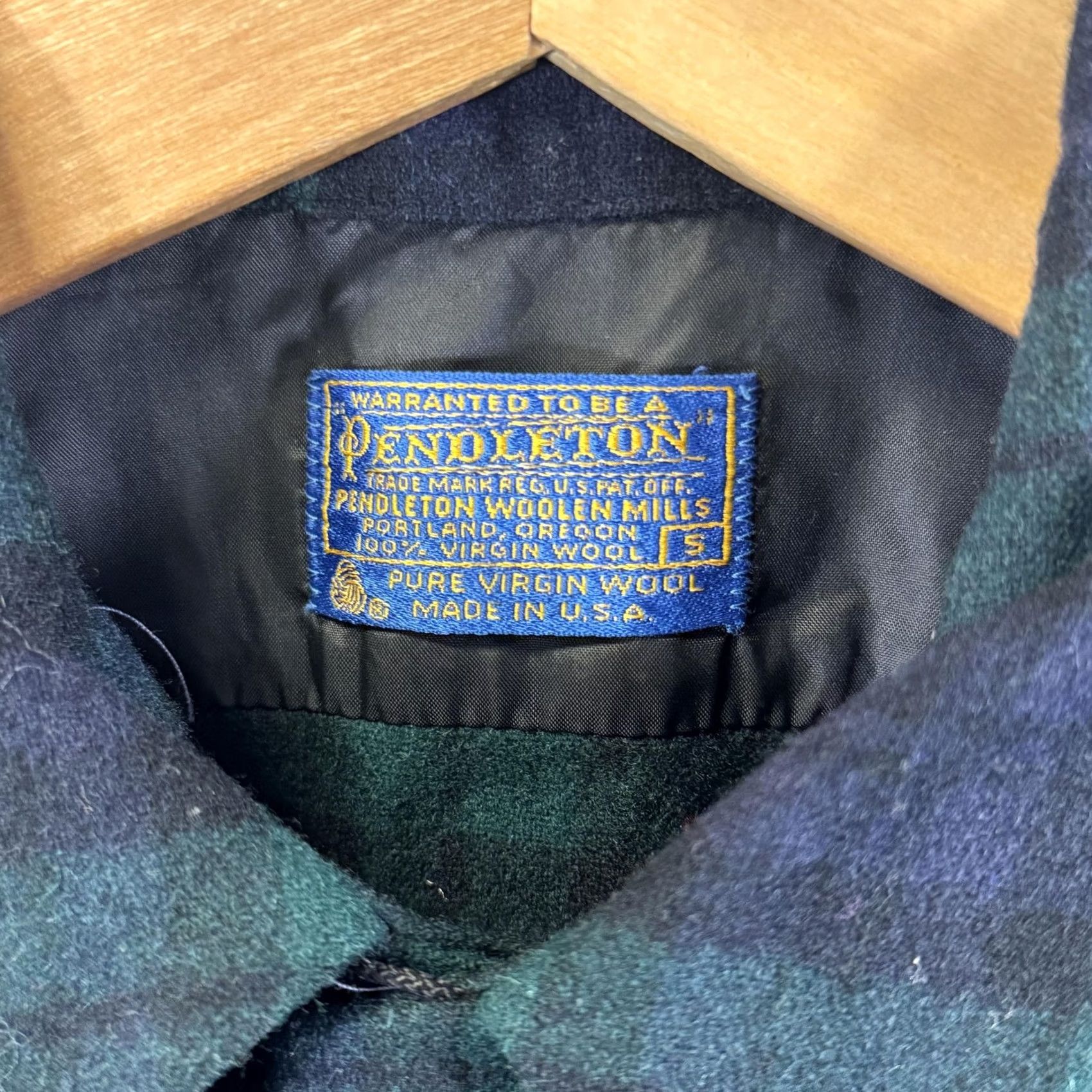 Pendleton VINTAGE Pendleton Shirt Mens Small Blackwatch Plaid Wool Shirt Made USA Size US L / EU 52-54 / 3 - 4 Thumbnail
